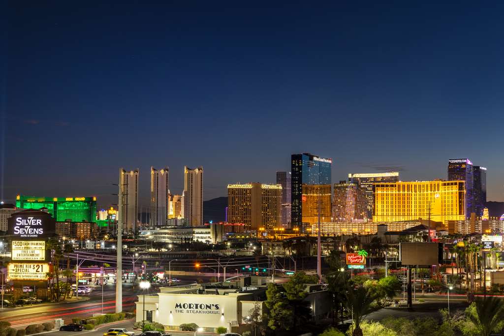 DoubleTree by Hilton Las Vegas East Flamingo Image