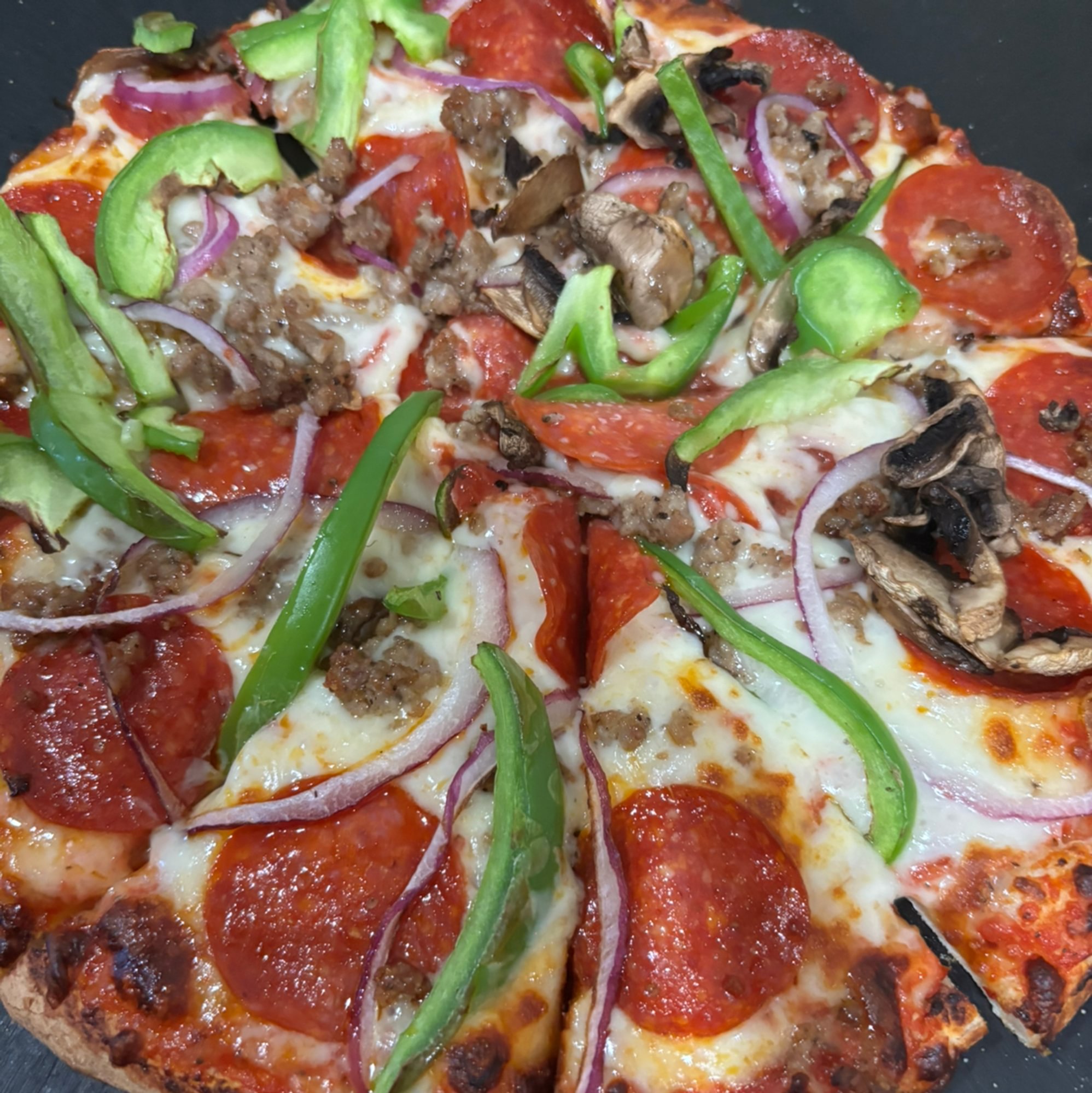 TJ Deluxe Pizza