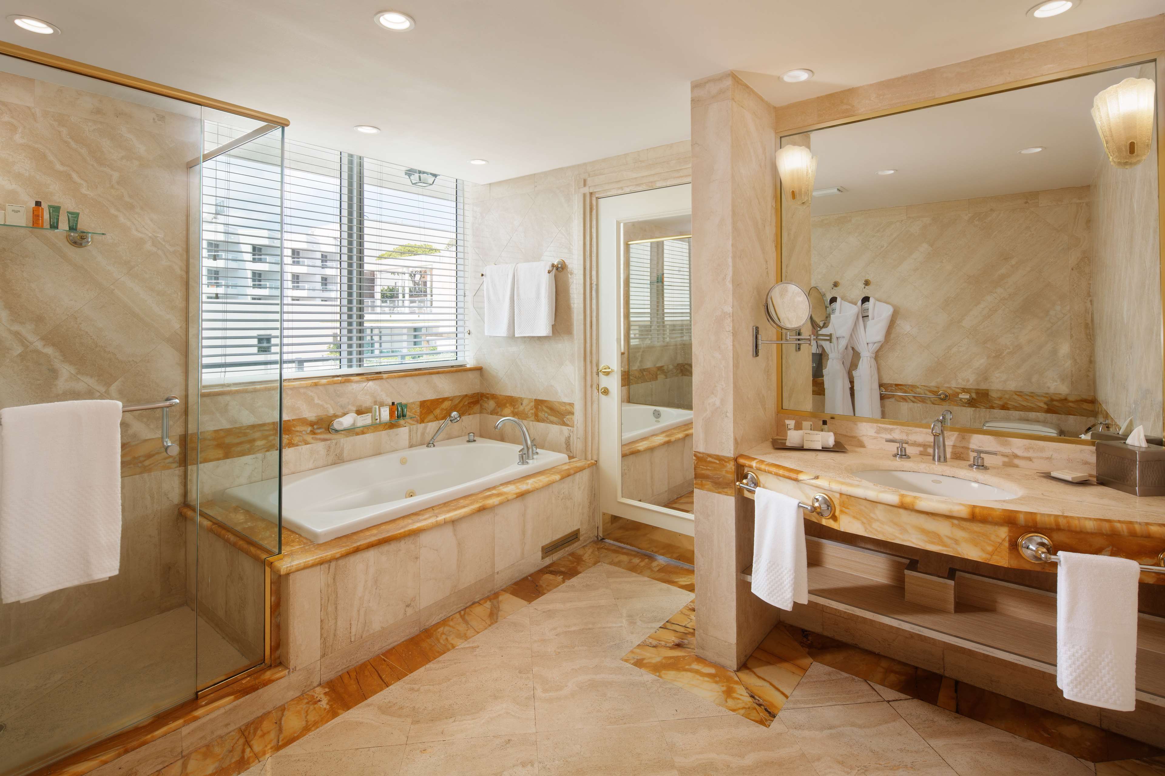 Guest room bath