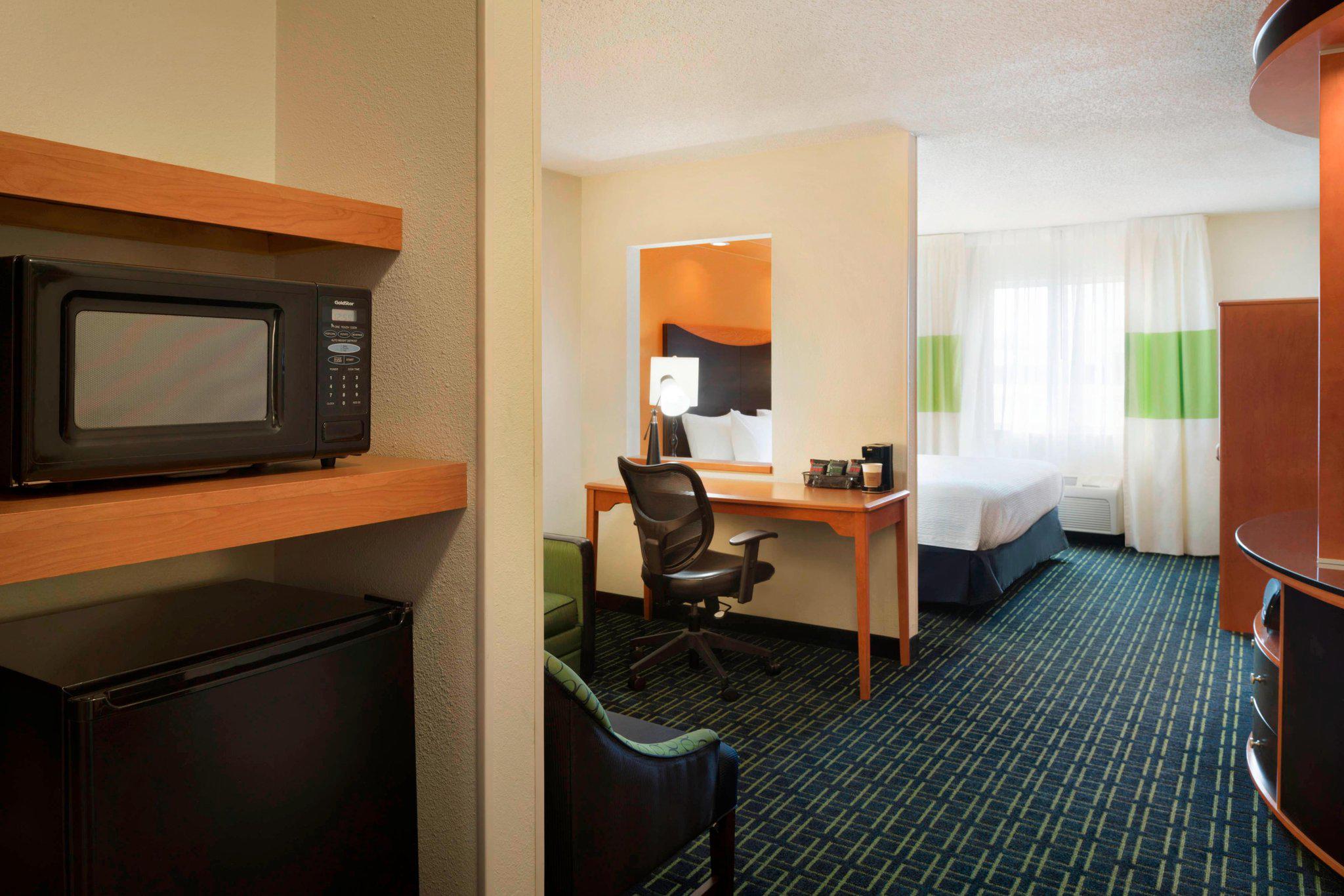 Fairfield Inn & Suites by Marriott Champaign Photo