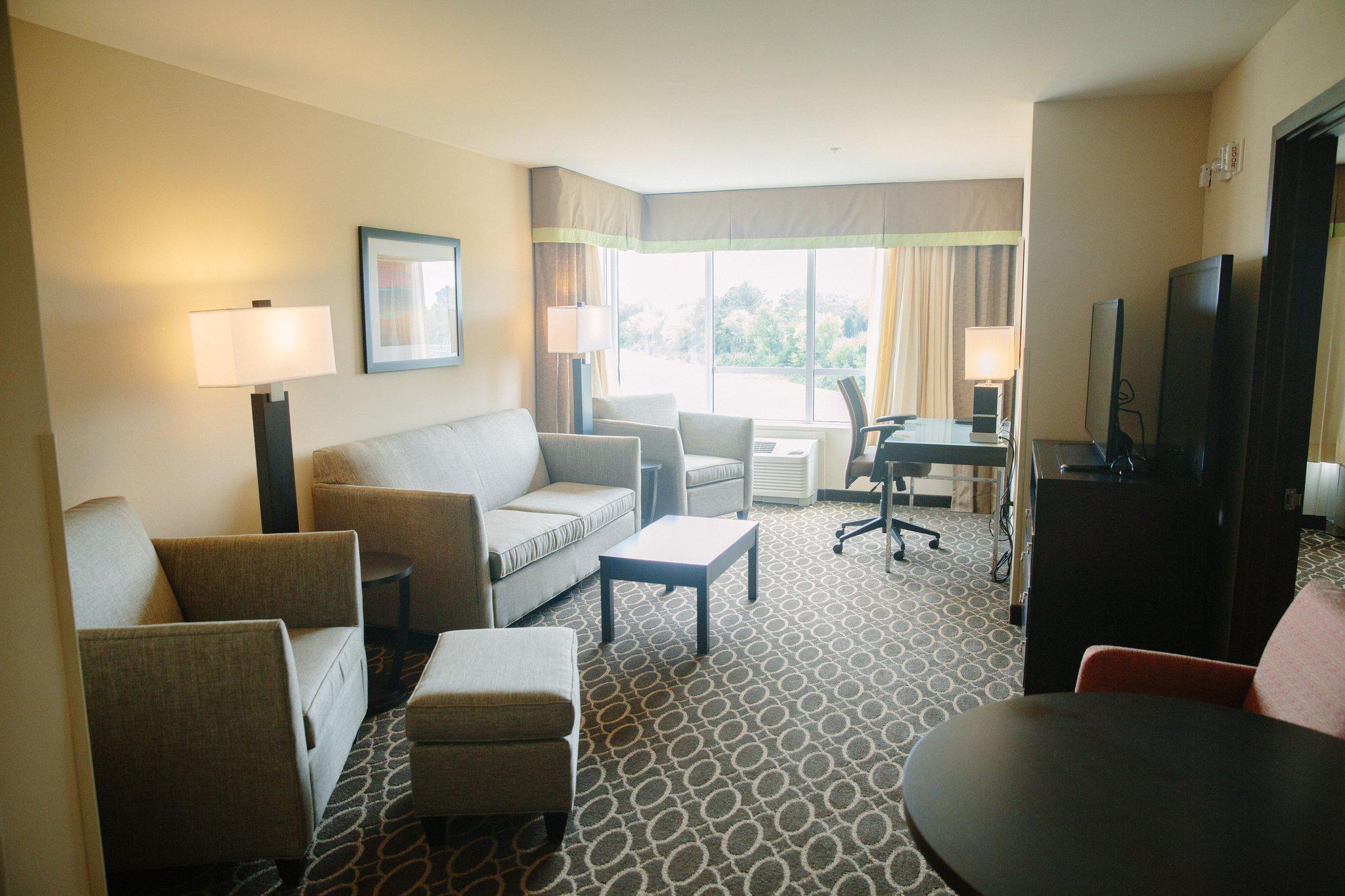 Holiday Inn Murfreesboro Photo