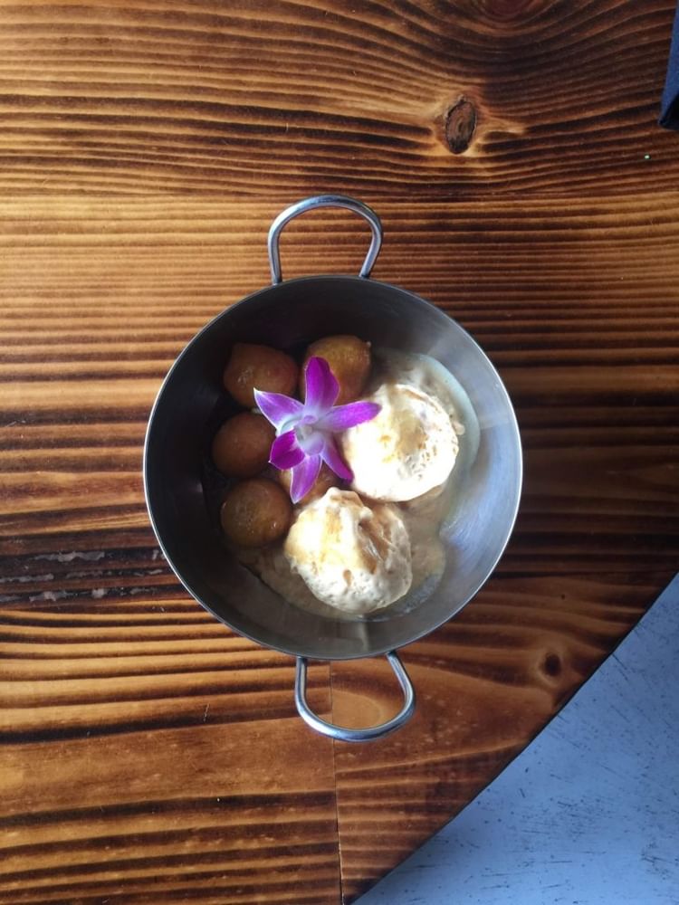 Picarones Con Helado de Lucuma