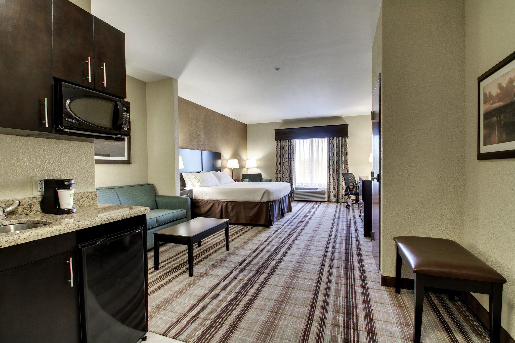 Holiday Inn Express & Suites Natchez South Photo