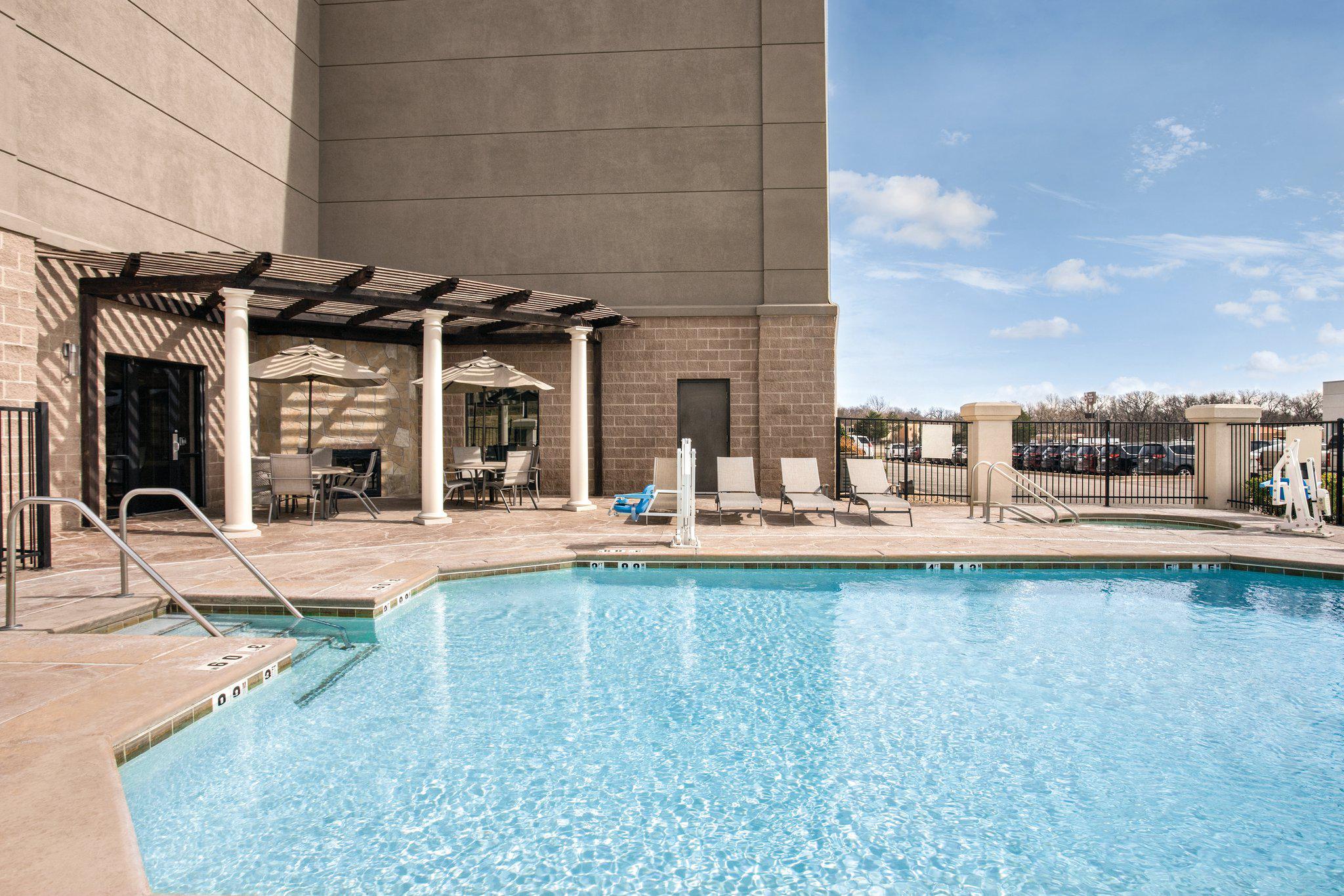 Holiday Inn Express & Suites Lawton-Fort Sill Photo