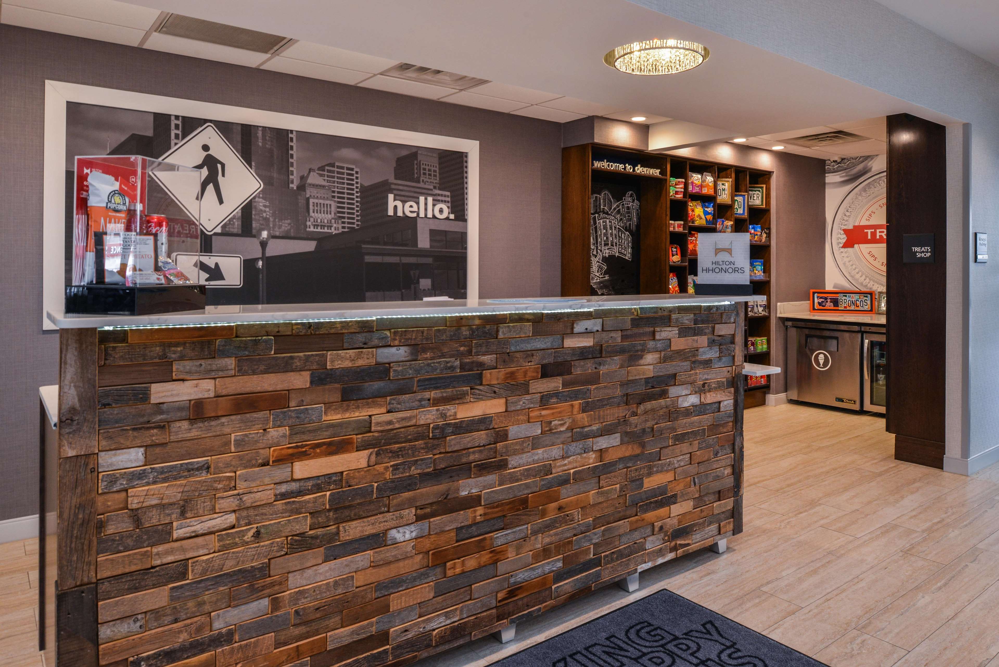 Hampton Inn & Suites Denver-Speer Boulevard Photo
