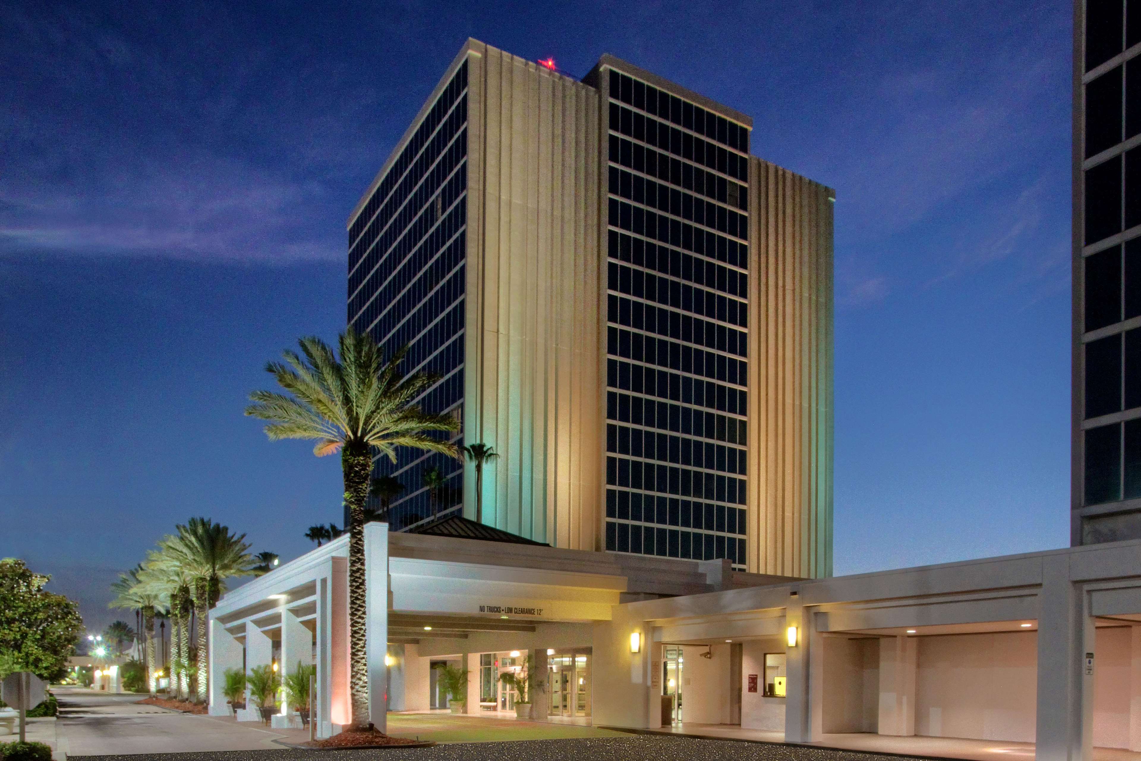 DoubleTree by Hilton Hotel at the Entrance to Universal Orlando Photo