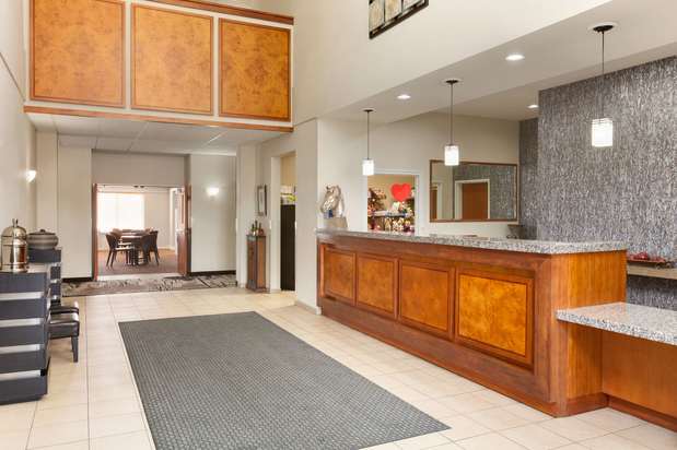 Images Best Western Plus Peppertree Inn at Omak
