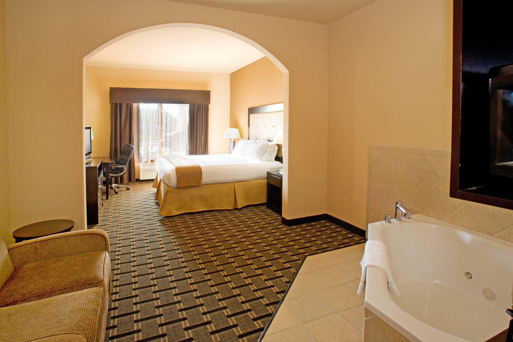 Holiday Inn Express & Suites Beeville Photo