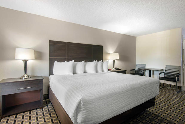 Images Clarion Inn & Suites