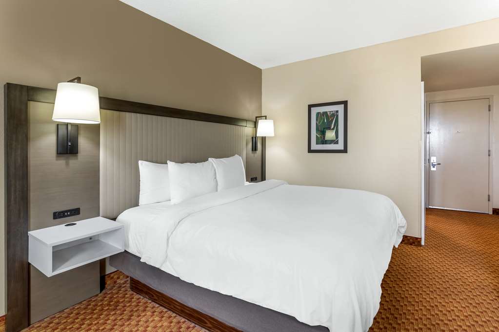 Best Western Plus Kendall Hotel & Suites Image
