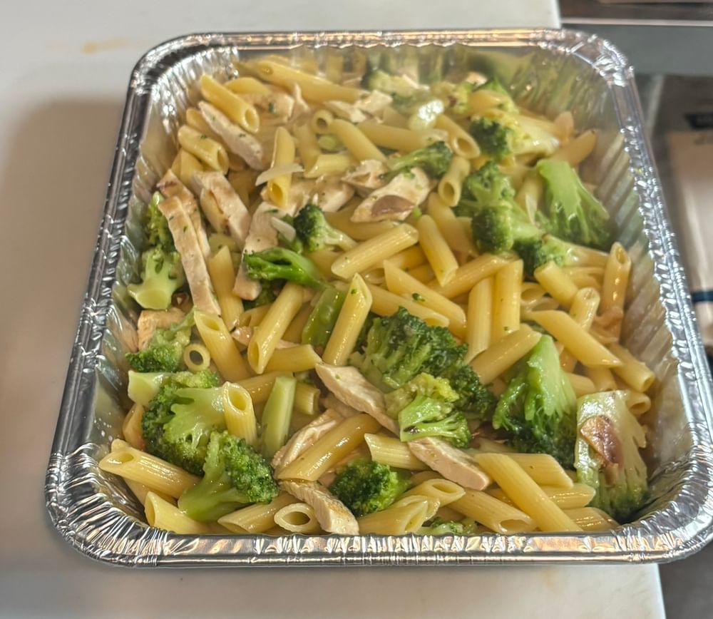 Penne with Broccoli & Chicken Family Meal