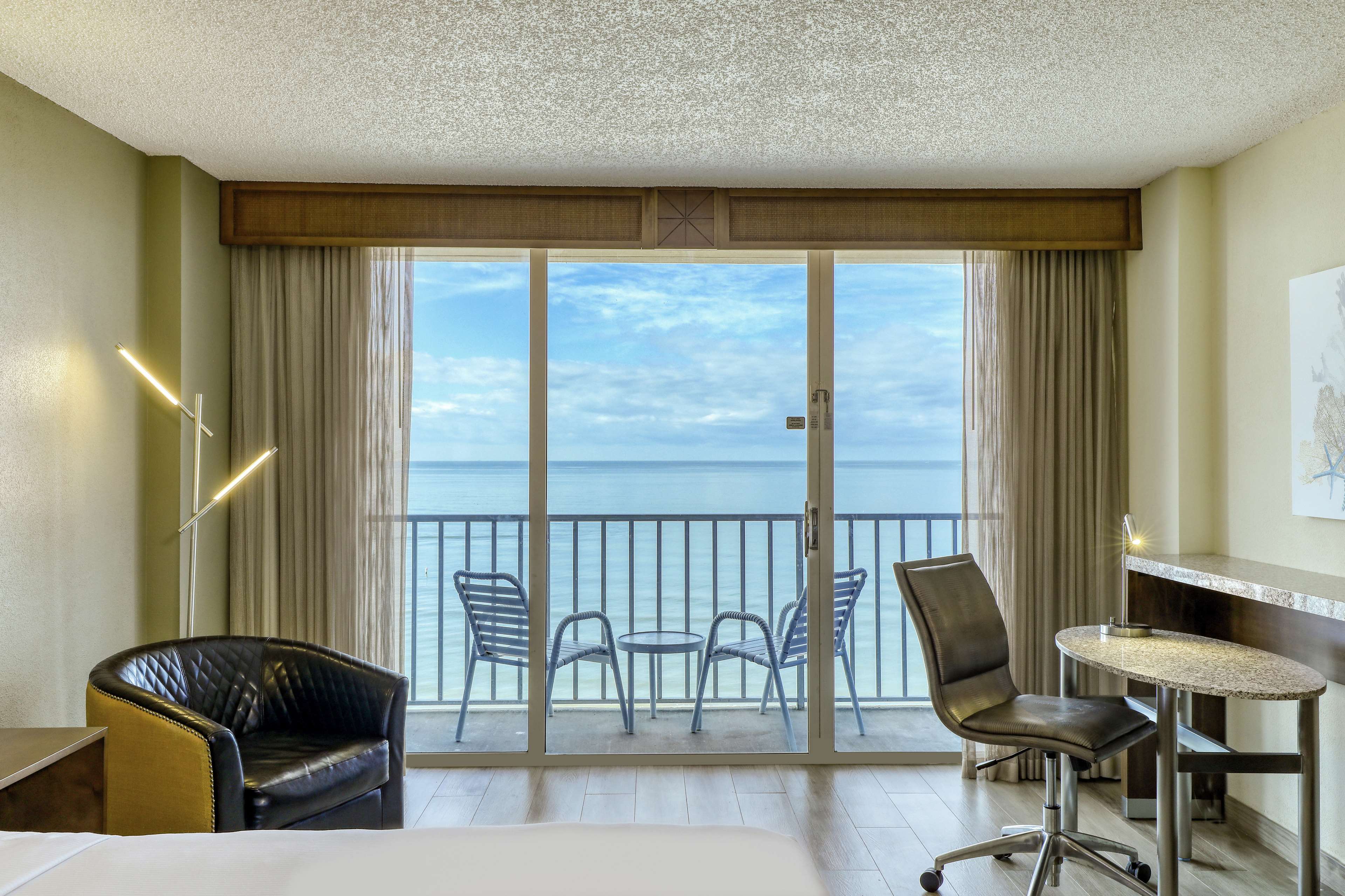 DoubleTree Beach Resort by Hilton Hotel Tampa Bay - North Redington Beach Photo