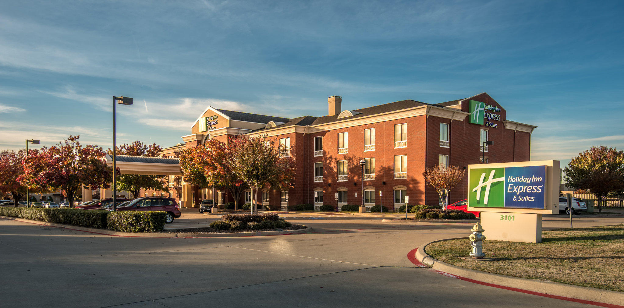 Holiday Inn Express & Suites Dallas-North Tollway (N Plano) Photo