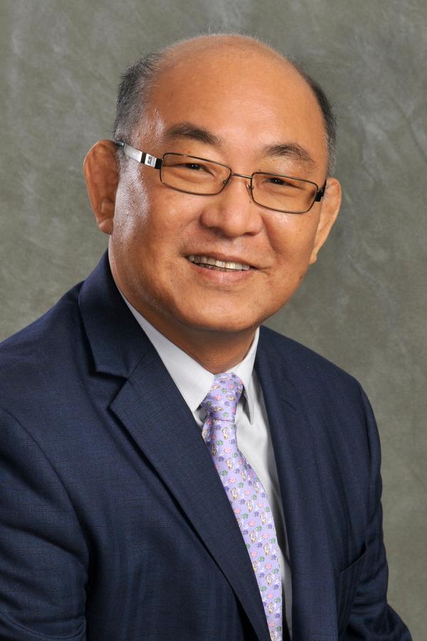 Edward Jones - Financial Advisor: Edward EK Yun Photo