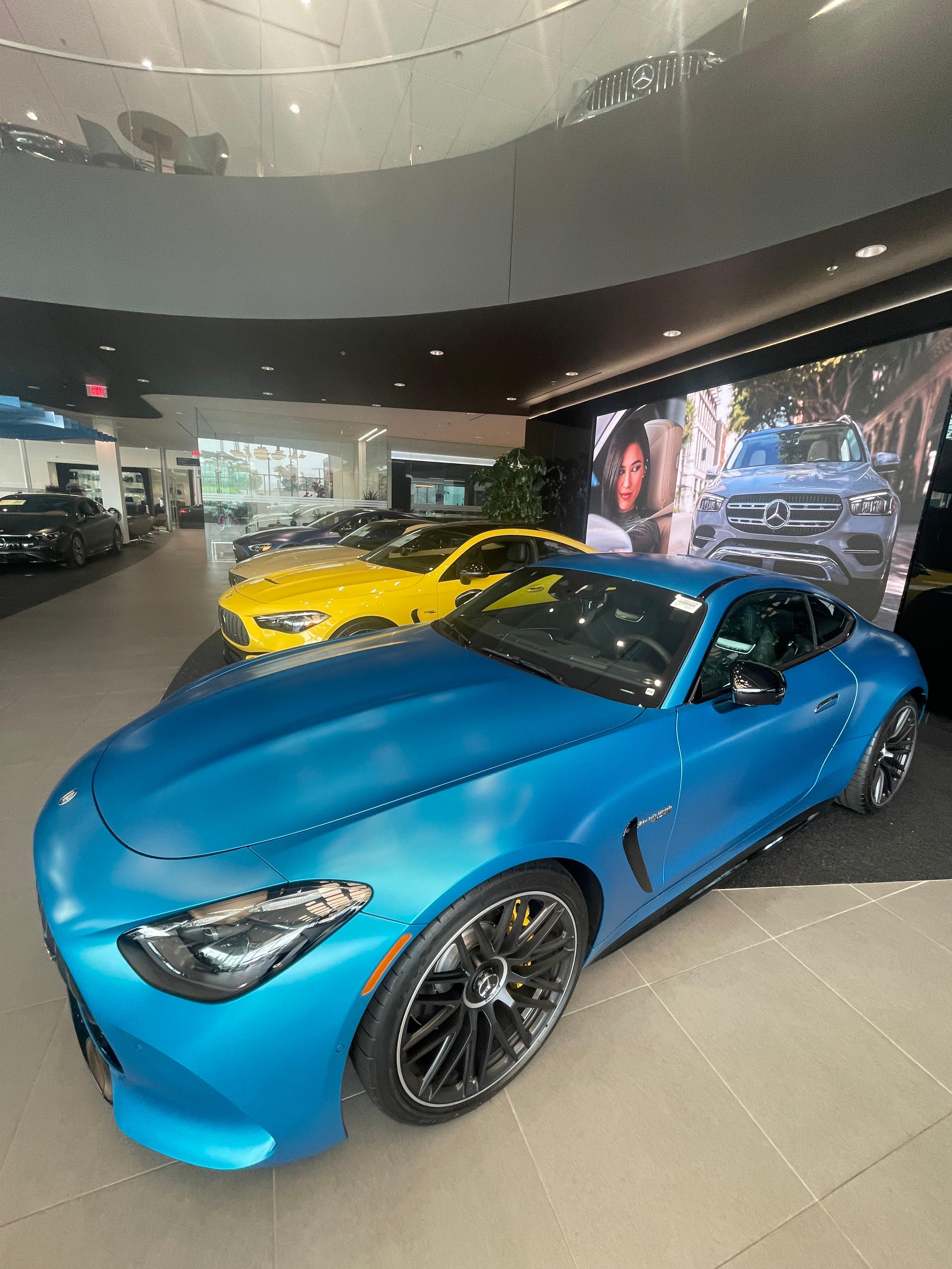 Mercedes-Benz of Escondido | Sales Showroom Image