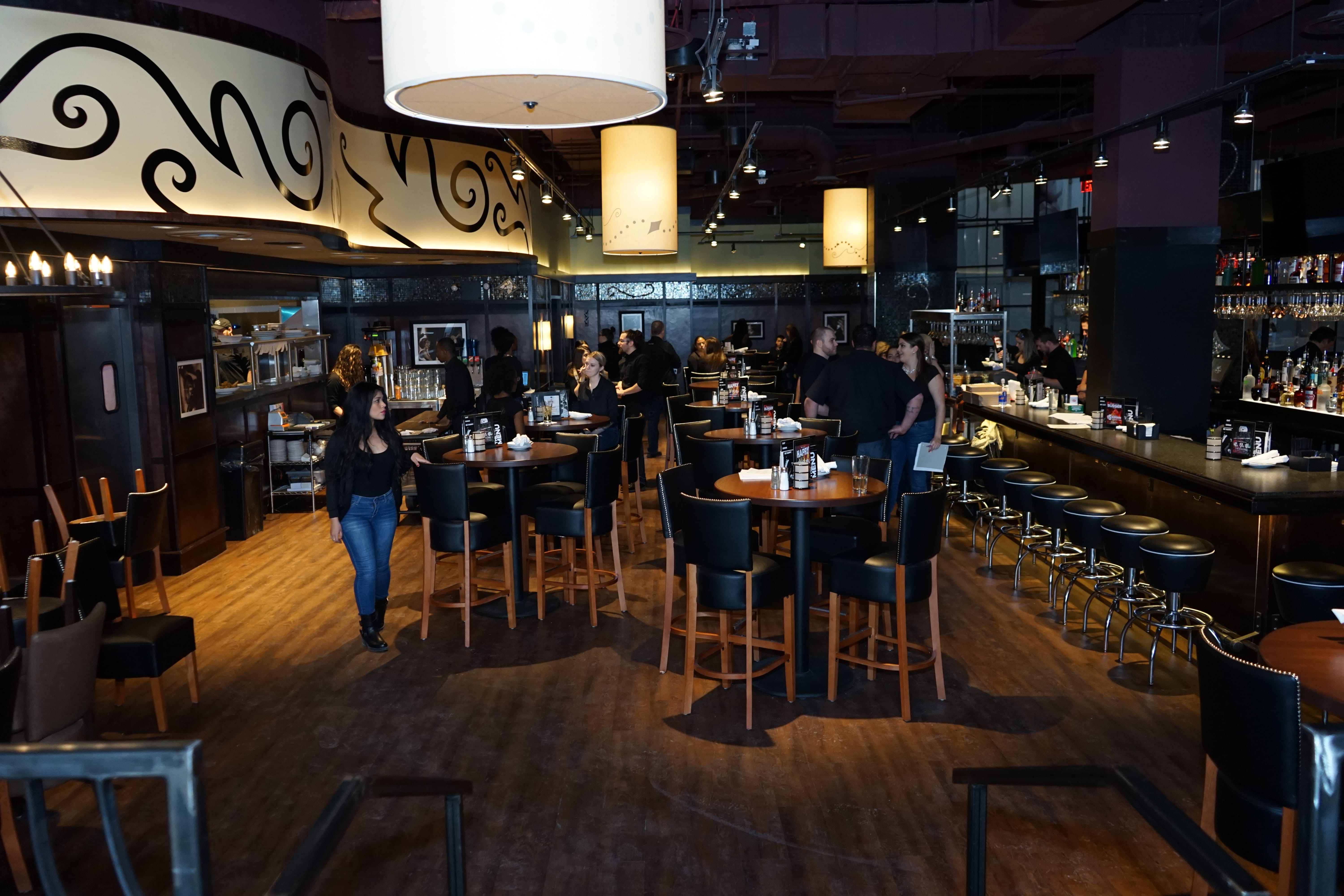 Bar Louie 1 Garden State Plaza Unit B2 Paramus, NJ Grills