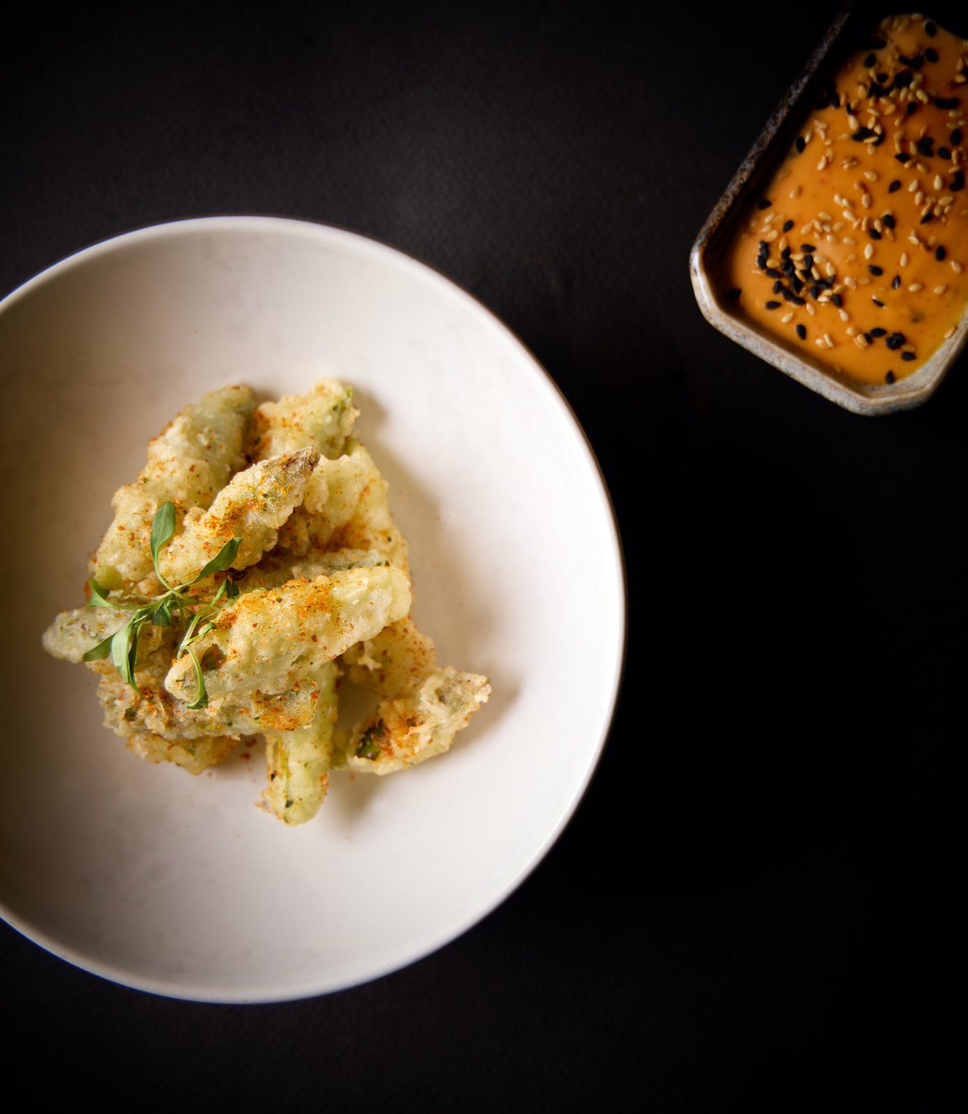 Asparagus meringues with a creamy, spicy ponzu dip