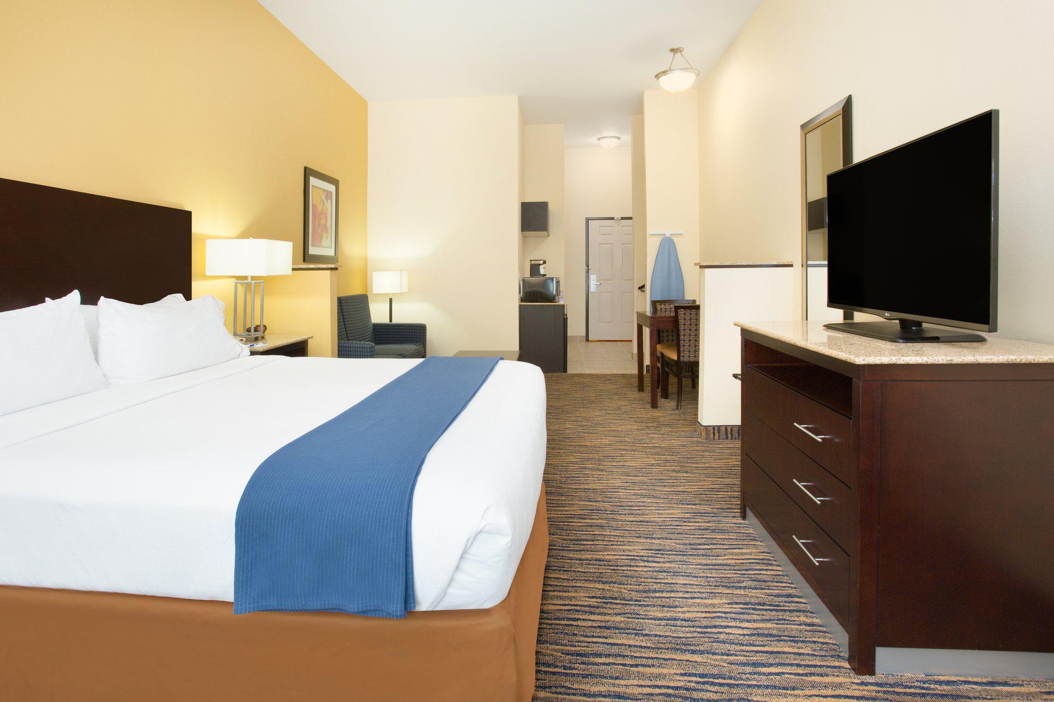 Holiday Inn Express & Suites Denver North - Thornton Photo