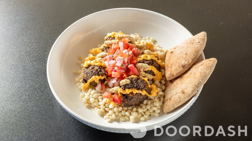 Black Bean Falafel Bowl, Babaghanoush, Chipotle Mayonnaise, Pico de Gallo, 1/2 pita (V)