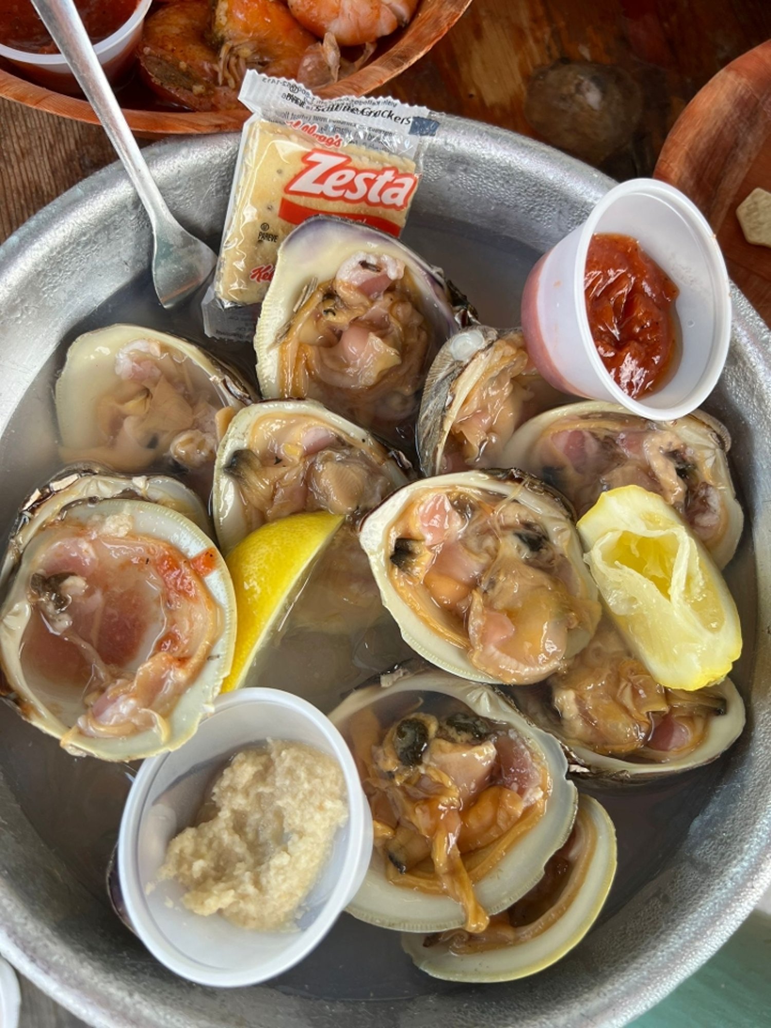 12 Raw Clams