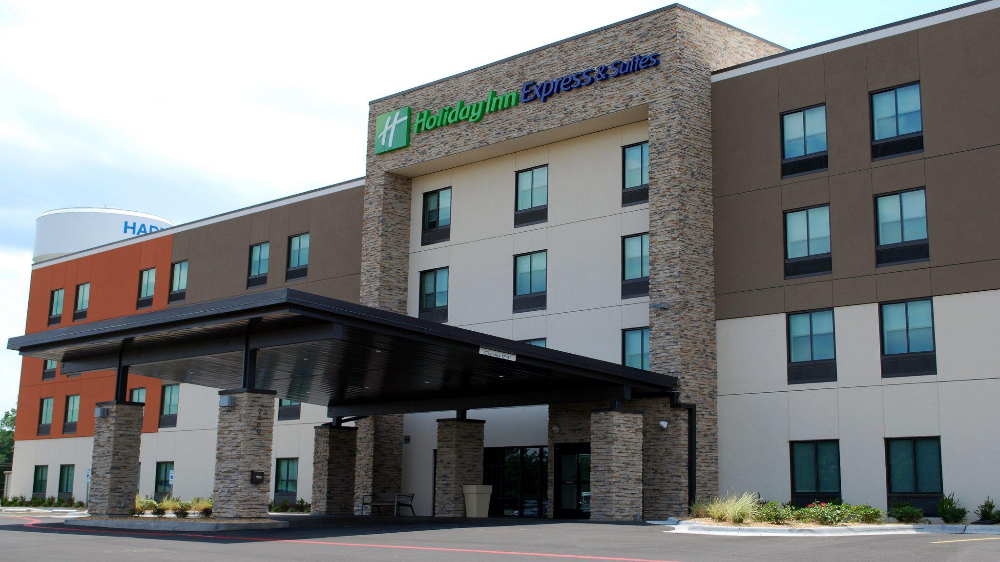 Holiday Inn Express & Suites White Hall Photo