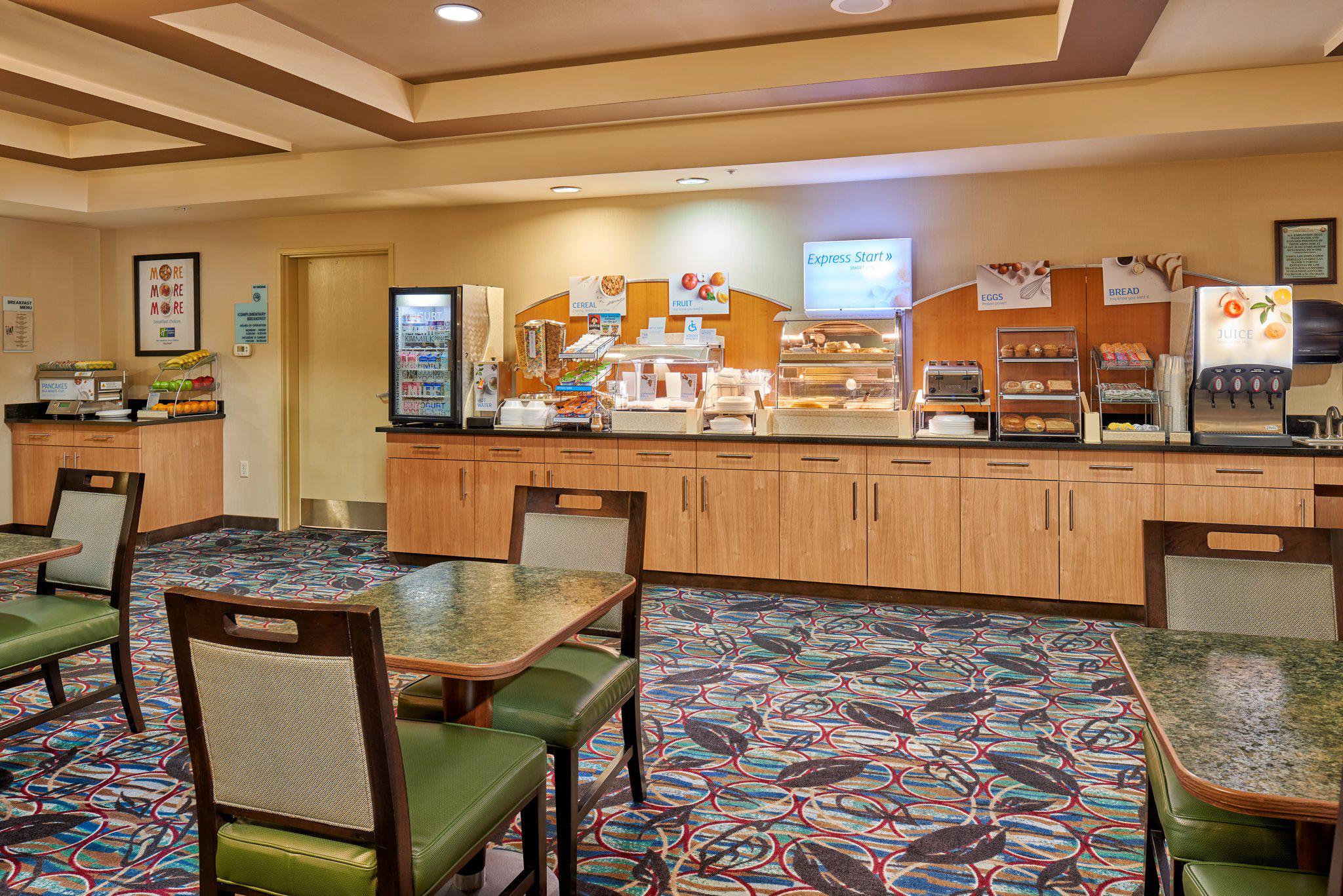 Holiday Inn Express & Suites El Paso Airport Photo