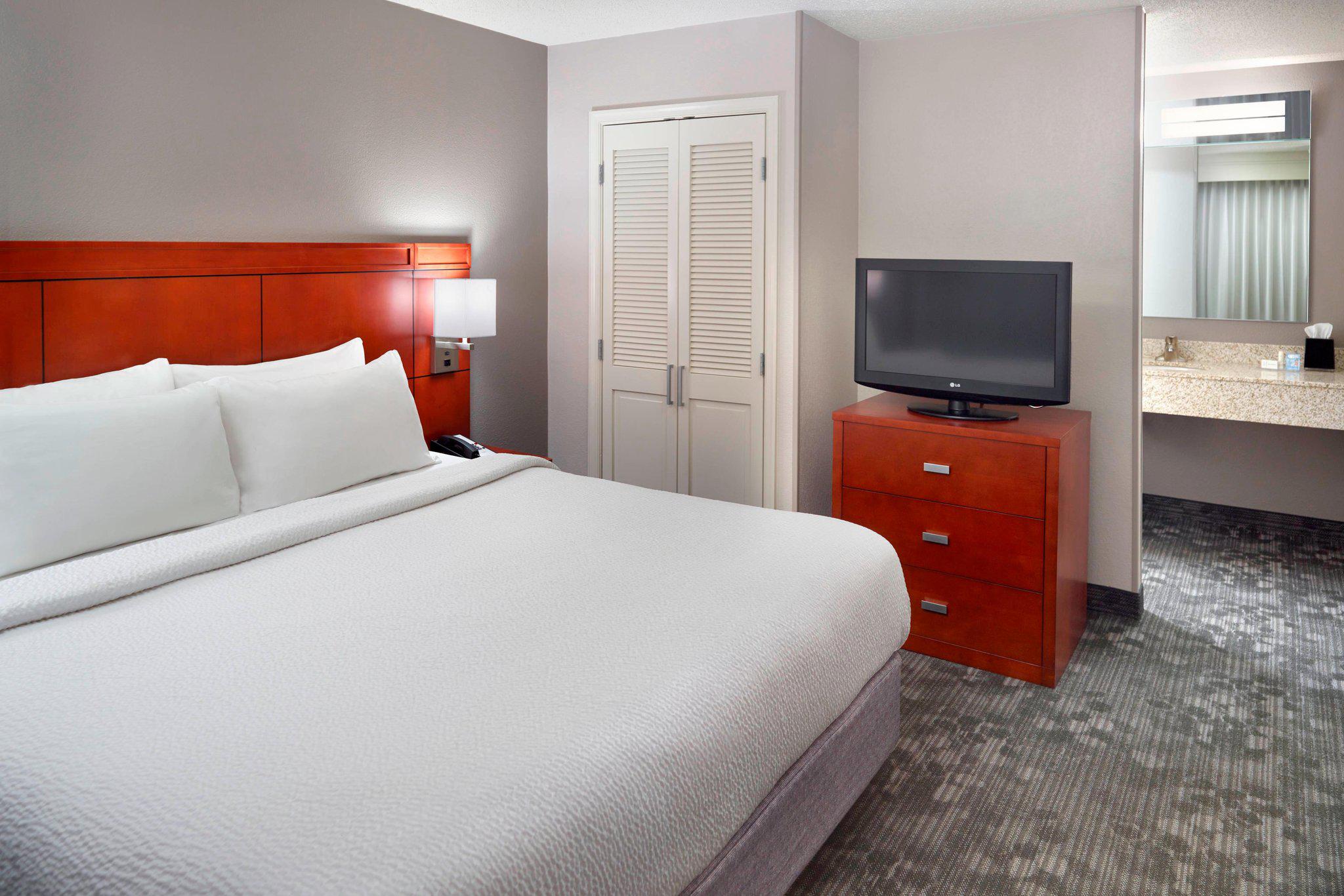 Courtyard by Marriott Atlanta Airport North/Virginia Avenue Photo