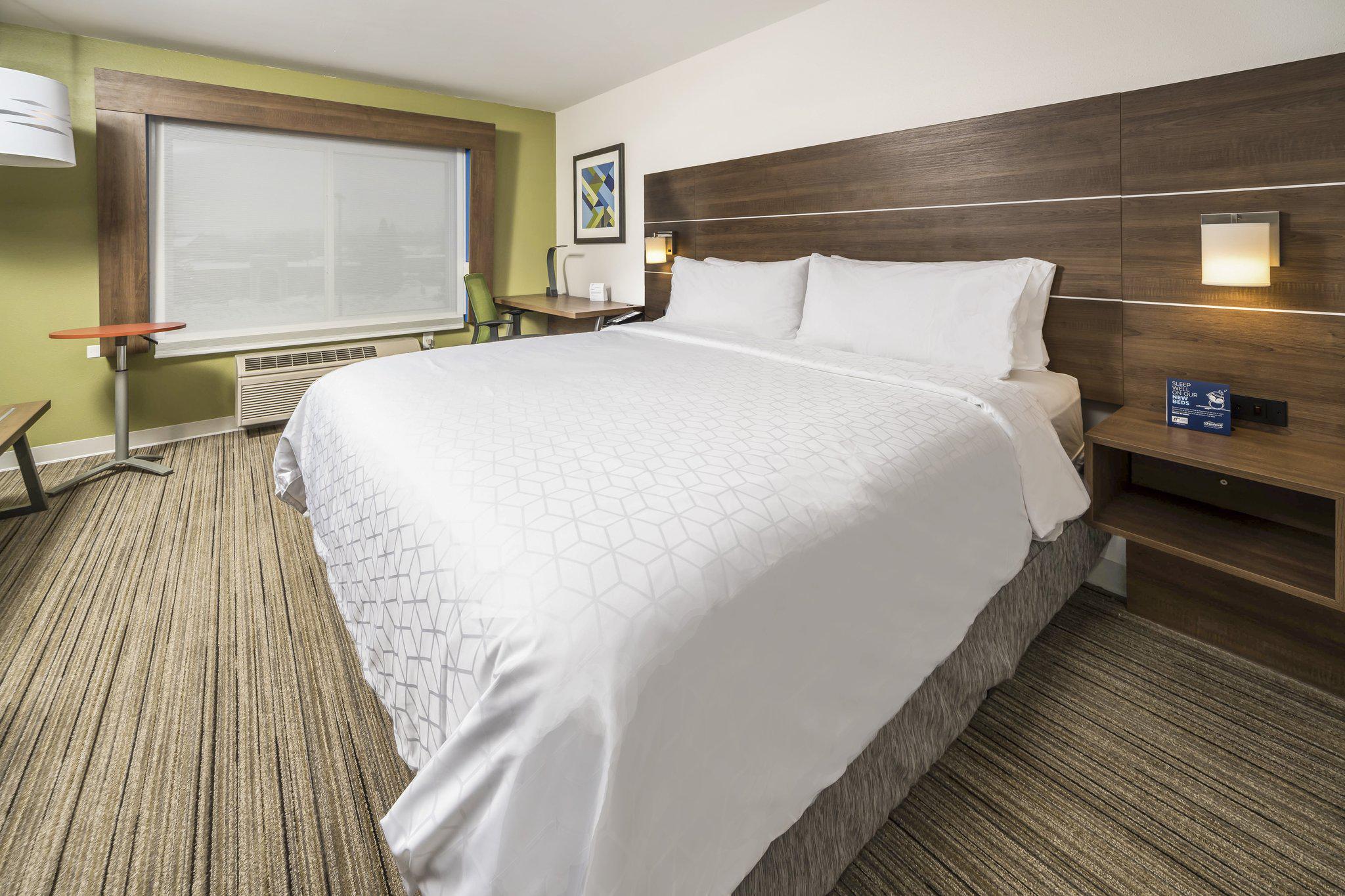 Holiday Inn Express Chicago NW-Vernon Hills Photo