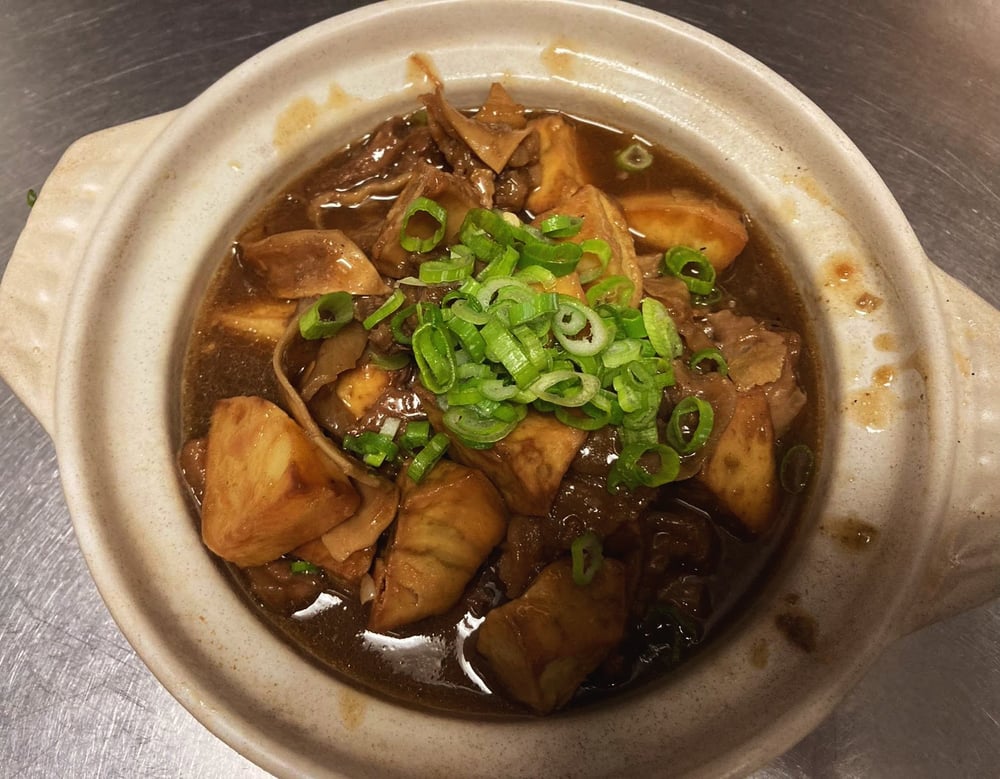 S8 牛腩煲/Beef Brisket Claypot