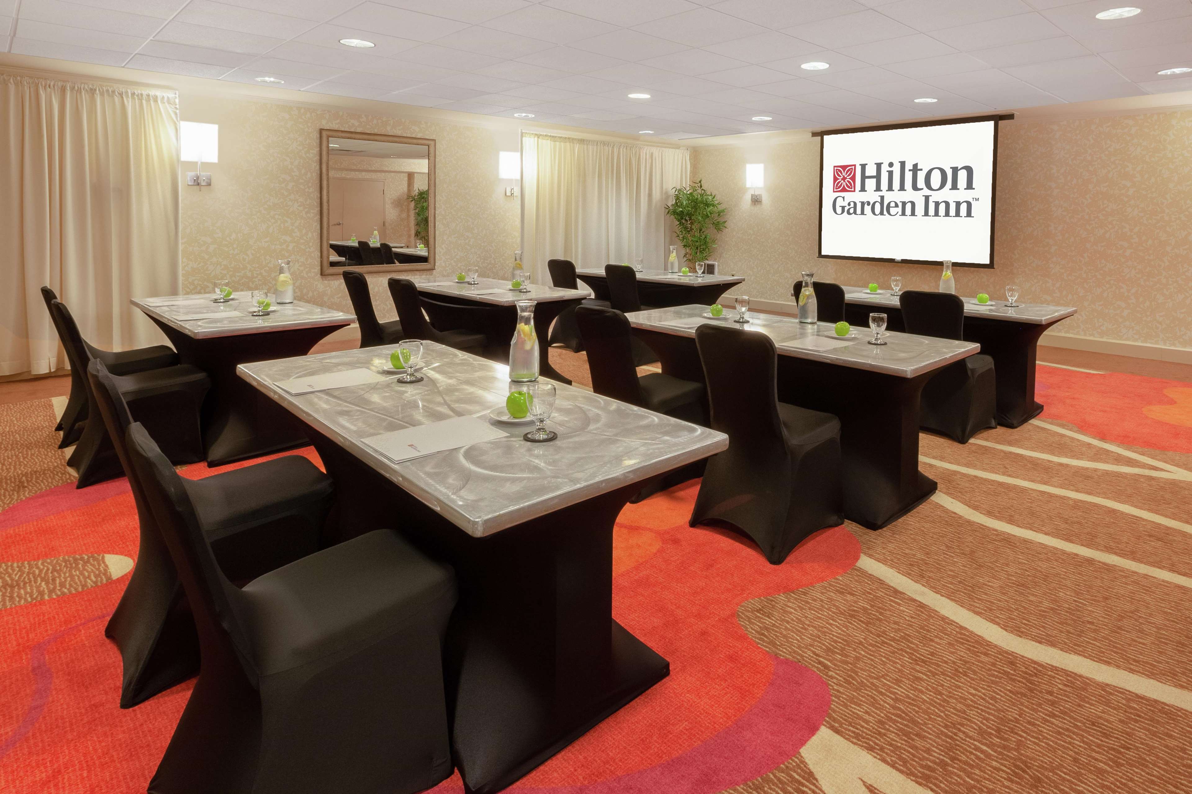 Hilton Garden Inn Pittsburgh University Place Photo