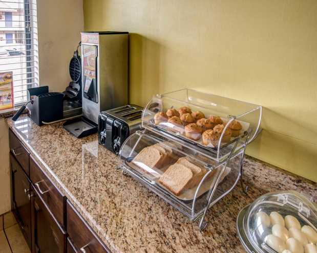 Images Econo Lodge East