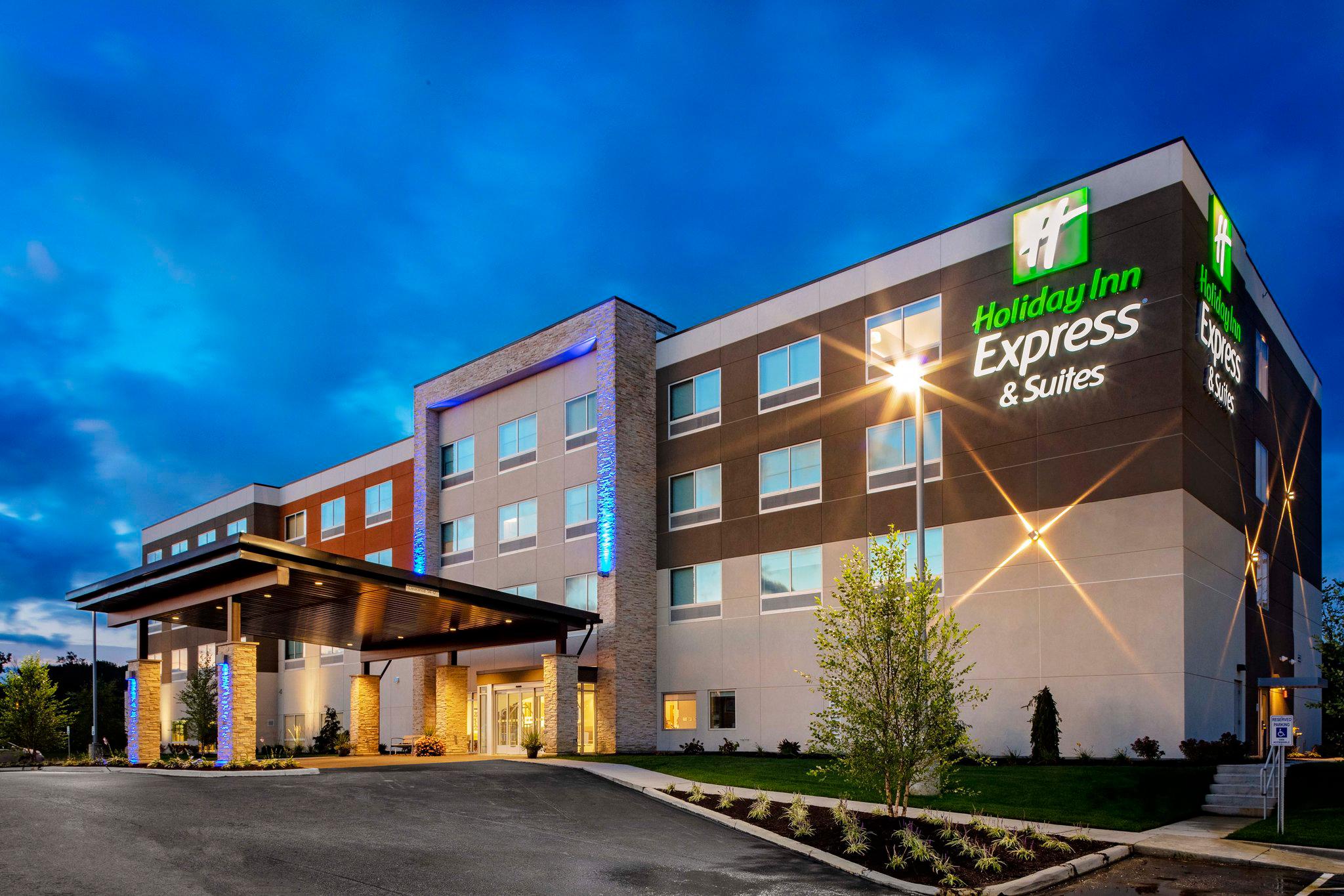 Holiday Inn Express & Suites Madison Photo