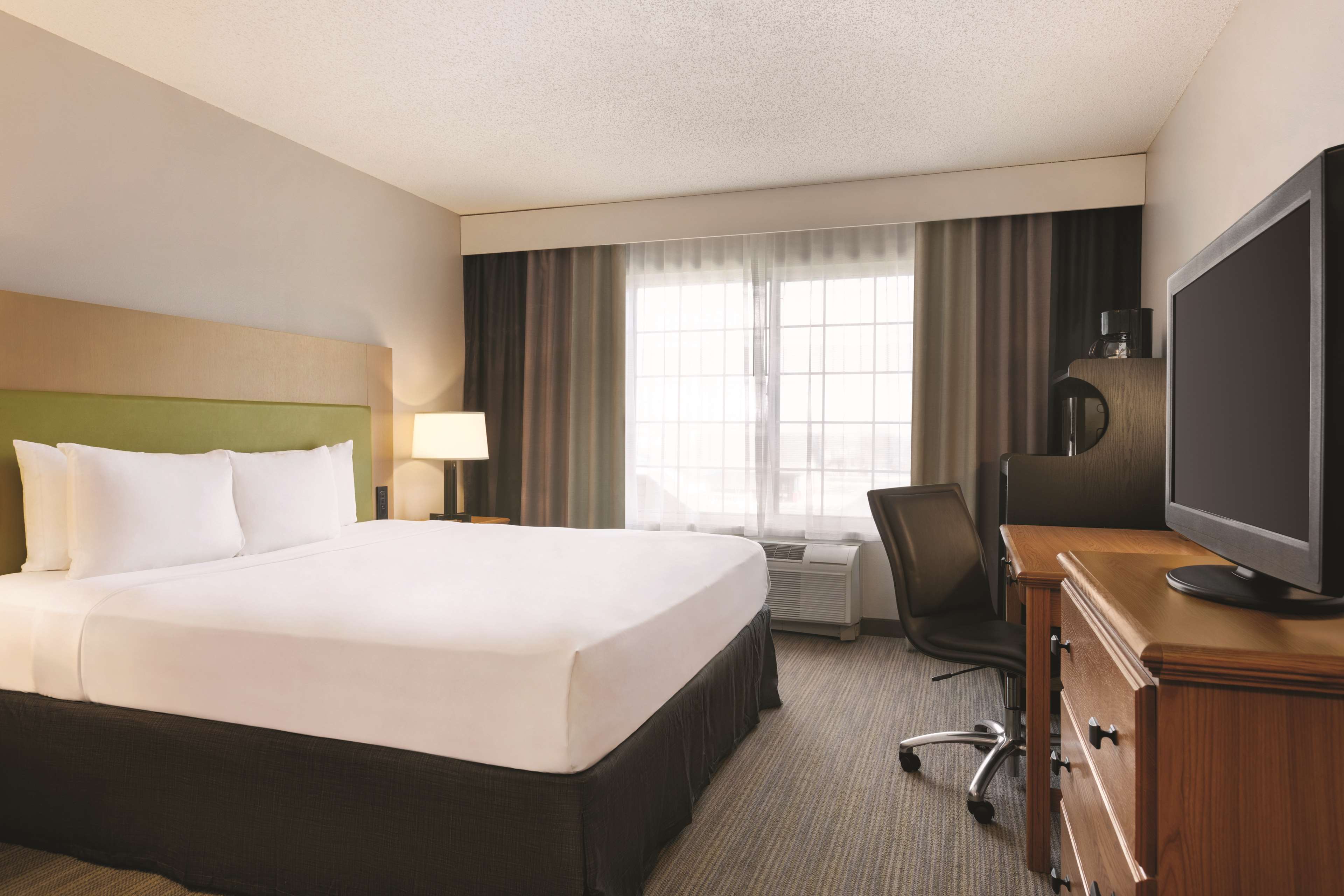 Country Inn & Suites by Radisson, Springfield, OH Photo