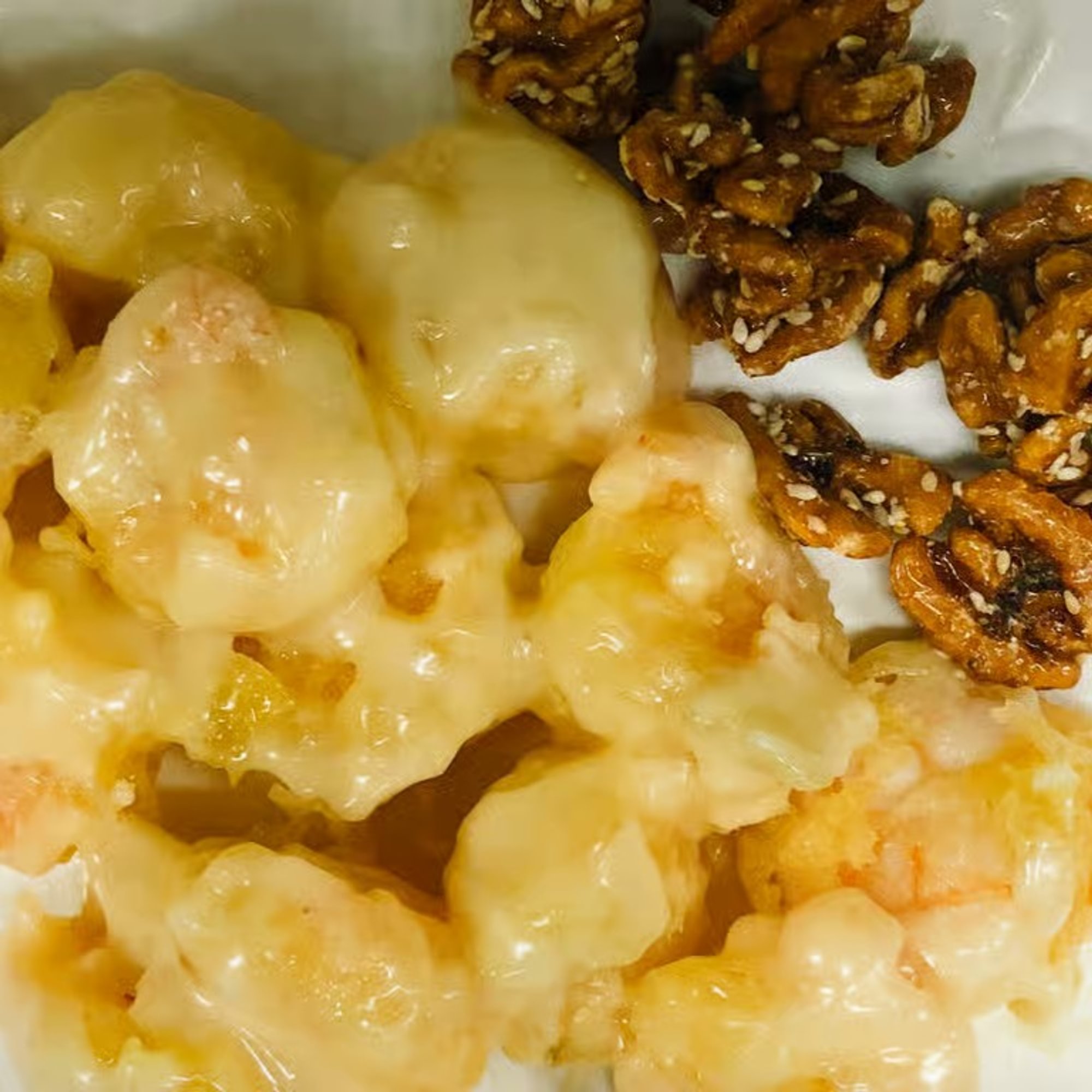 Vanilla Prawns with Honey Glazed Walnuts / 蜜桃明蝦卷