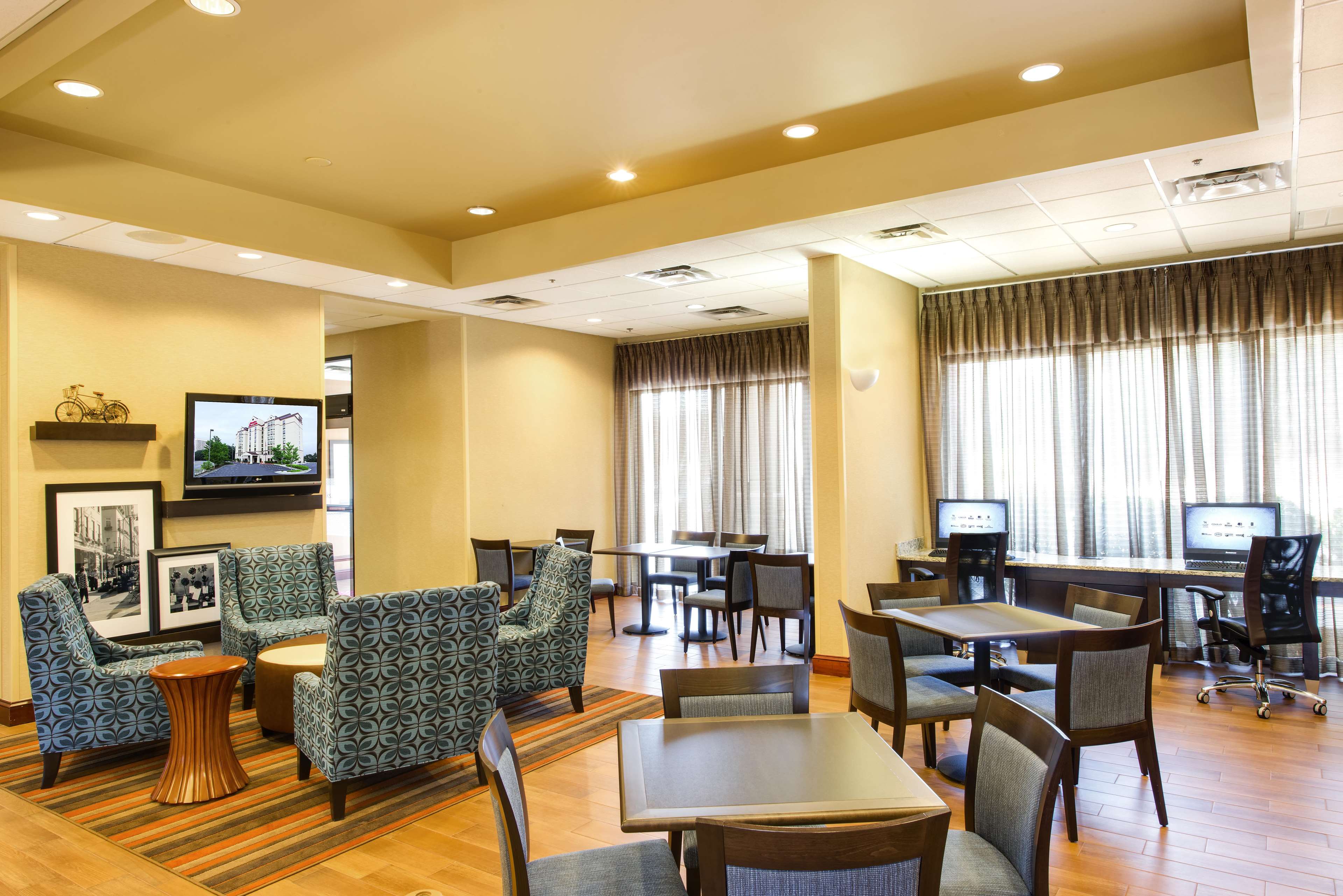 Hampton Inn & Suites Atlanta-Galleria Photo