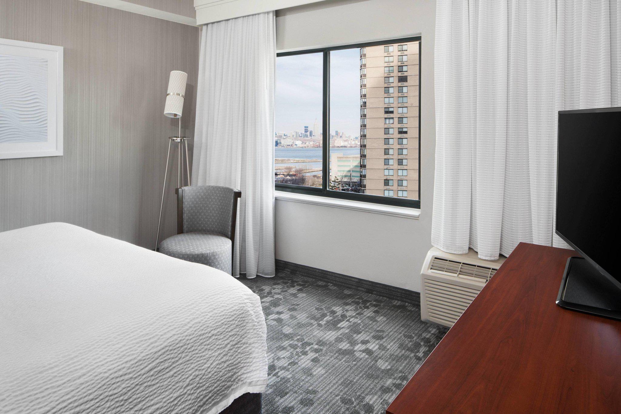 Courtyard by Marriott Jersey City Newport Photo