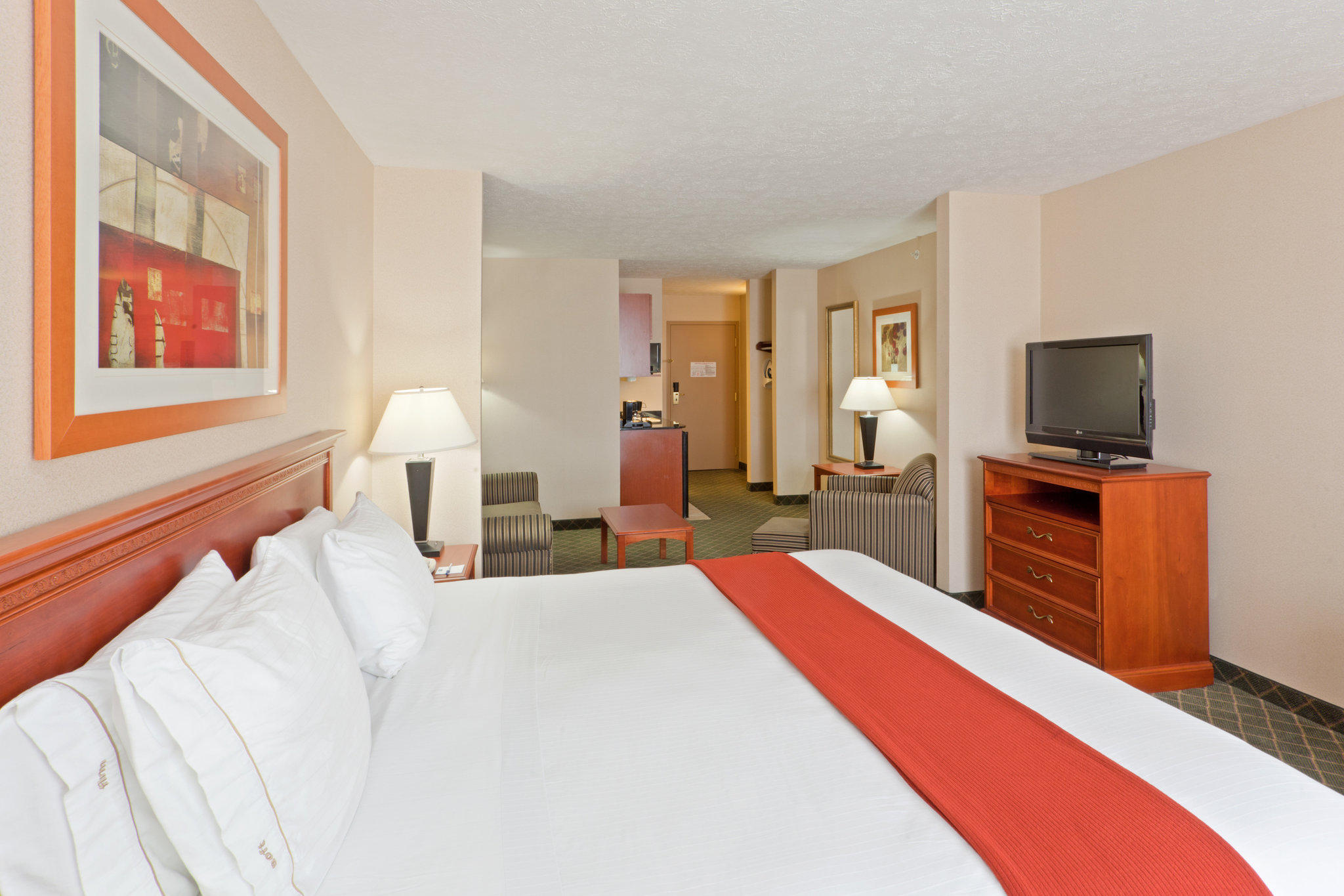 Holiday Inn Express & Suites Kent State University Photo