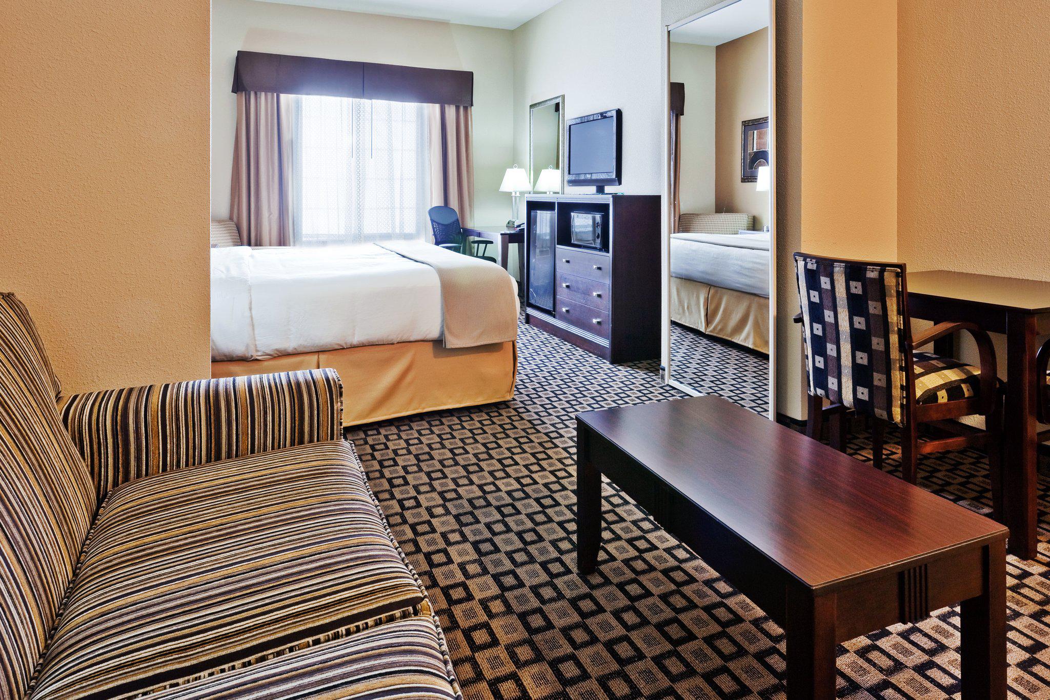 Holiday Inn Express & Suites Clovis Photo