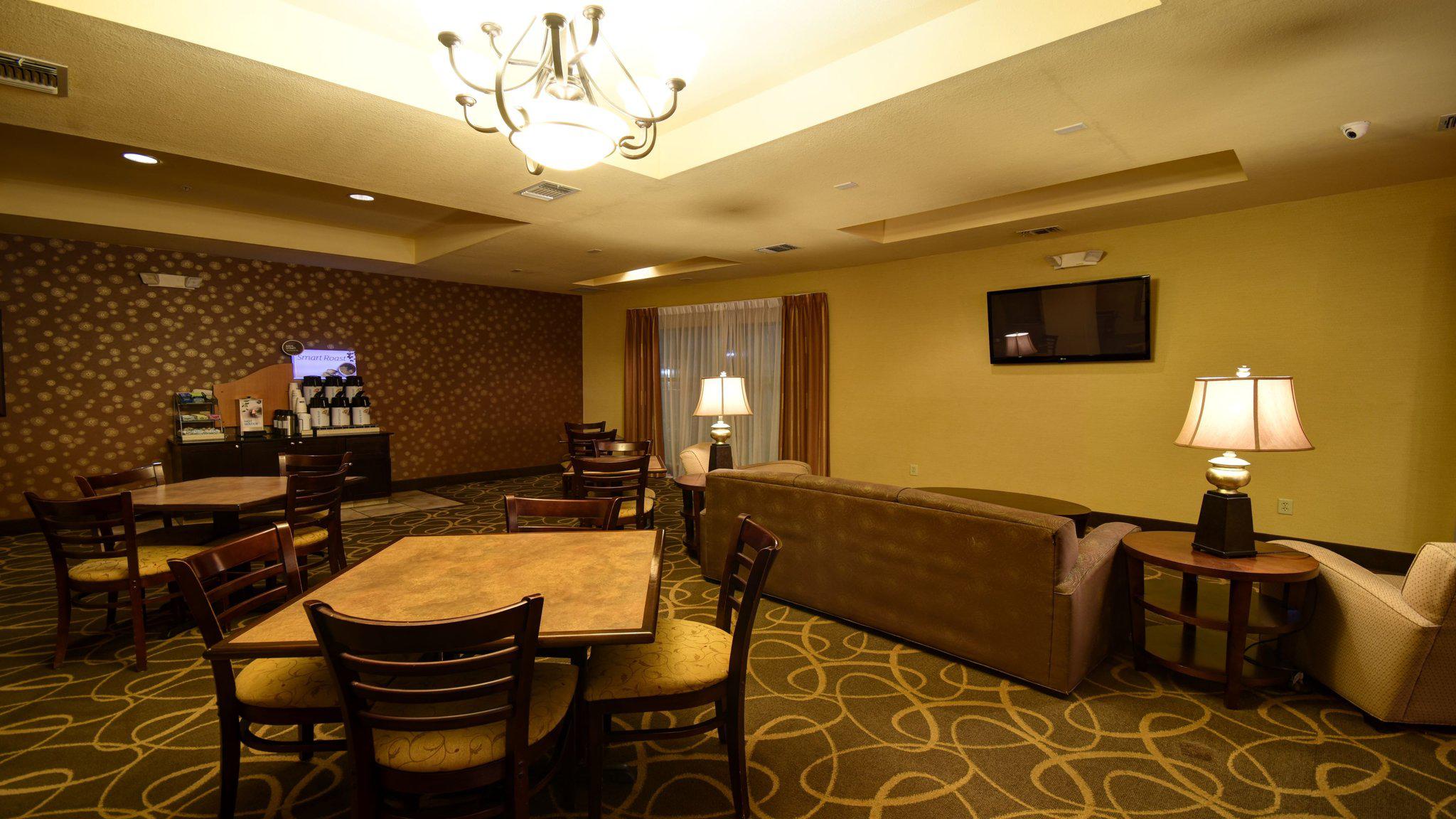 Holiday Inn Express & Suites del Rio Photo