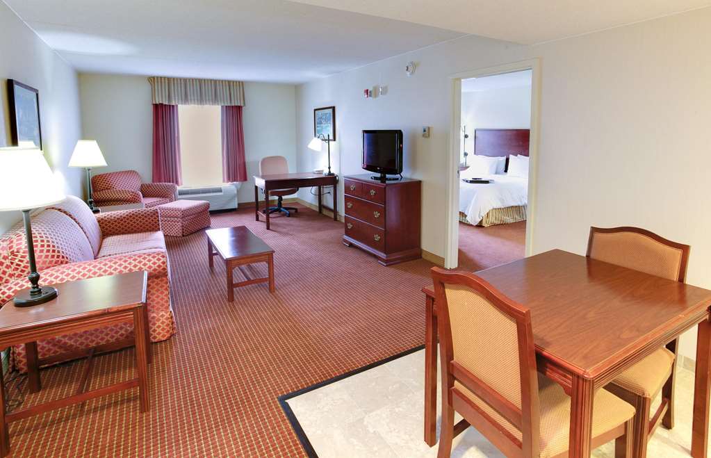 Hampton Inn Emporia Image
