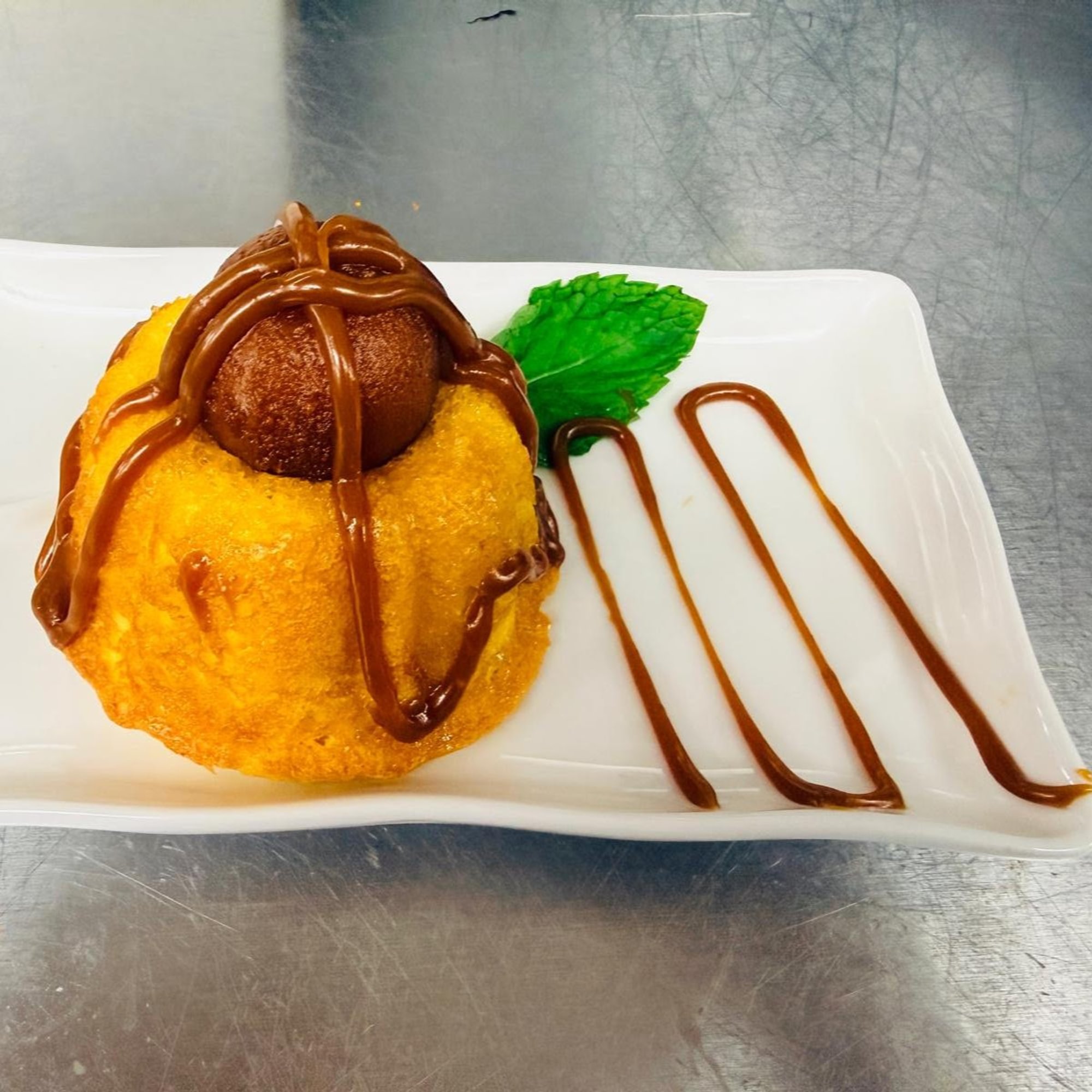 D5 GoldenJamun Cake Treat