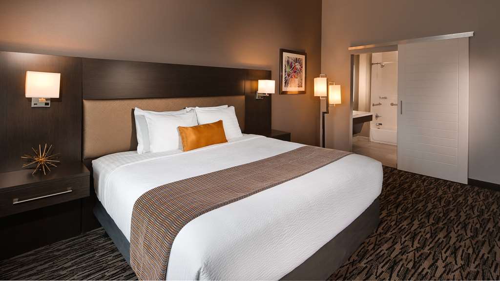 Best Western Plus Executive Residency Baytown Image