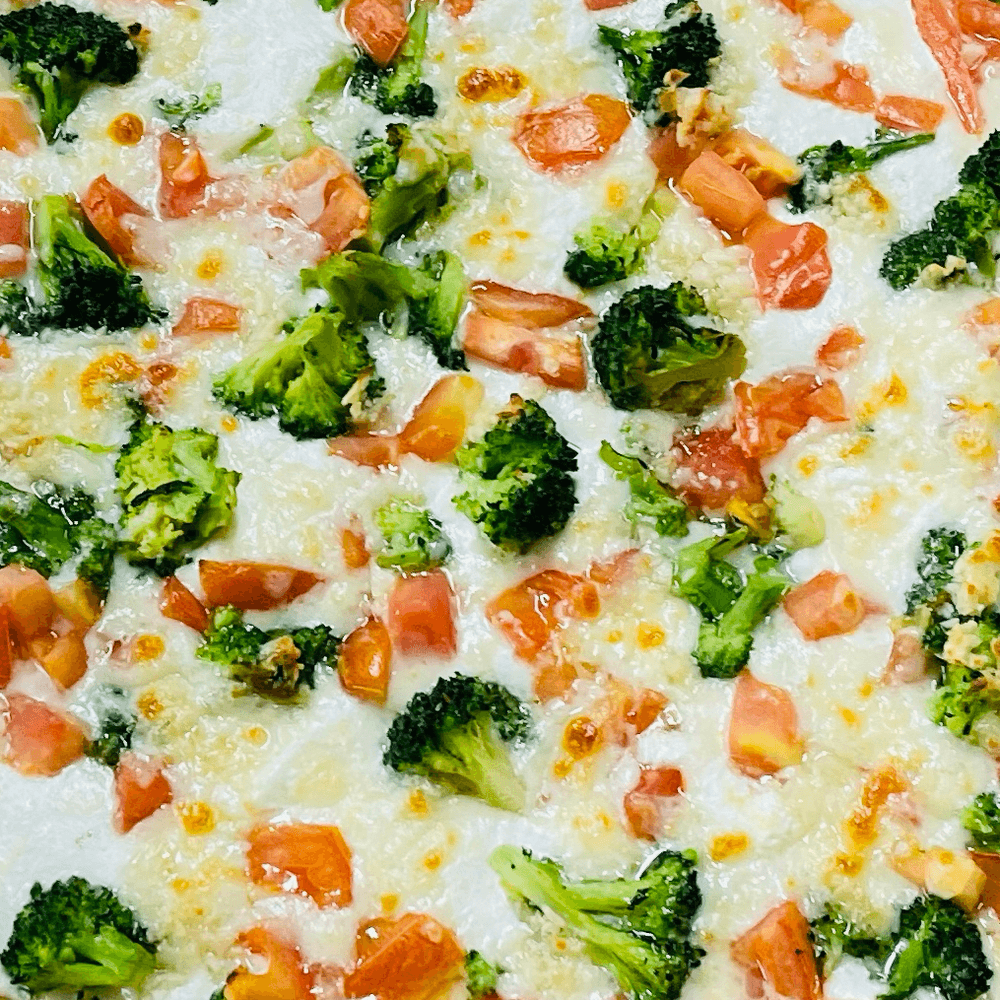 Sicilian White with Broccoli, Garlic & Tomatoes Pizza