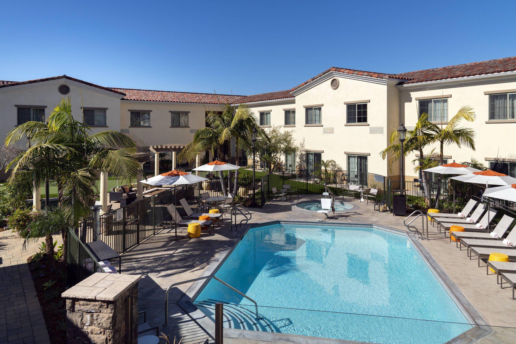 Courtyard by Marriott Santa Barbara Goleta Photo