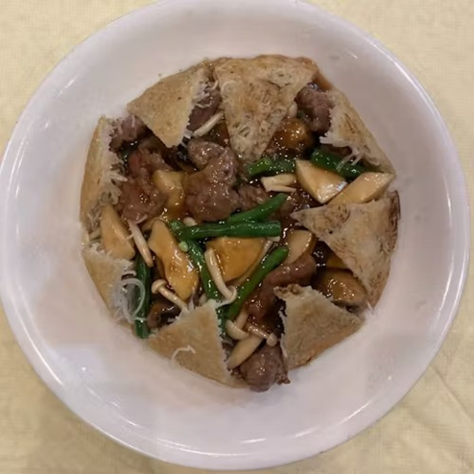 Mixed Mushroom with Beef Pan-Fried Rice Noodle 雜菌牛肉煎米