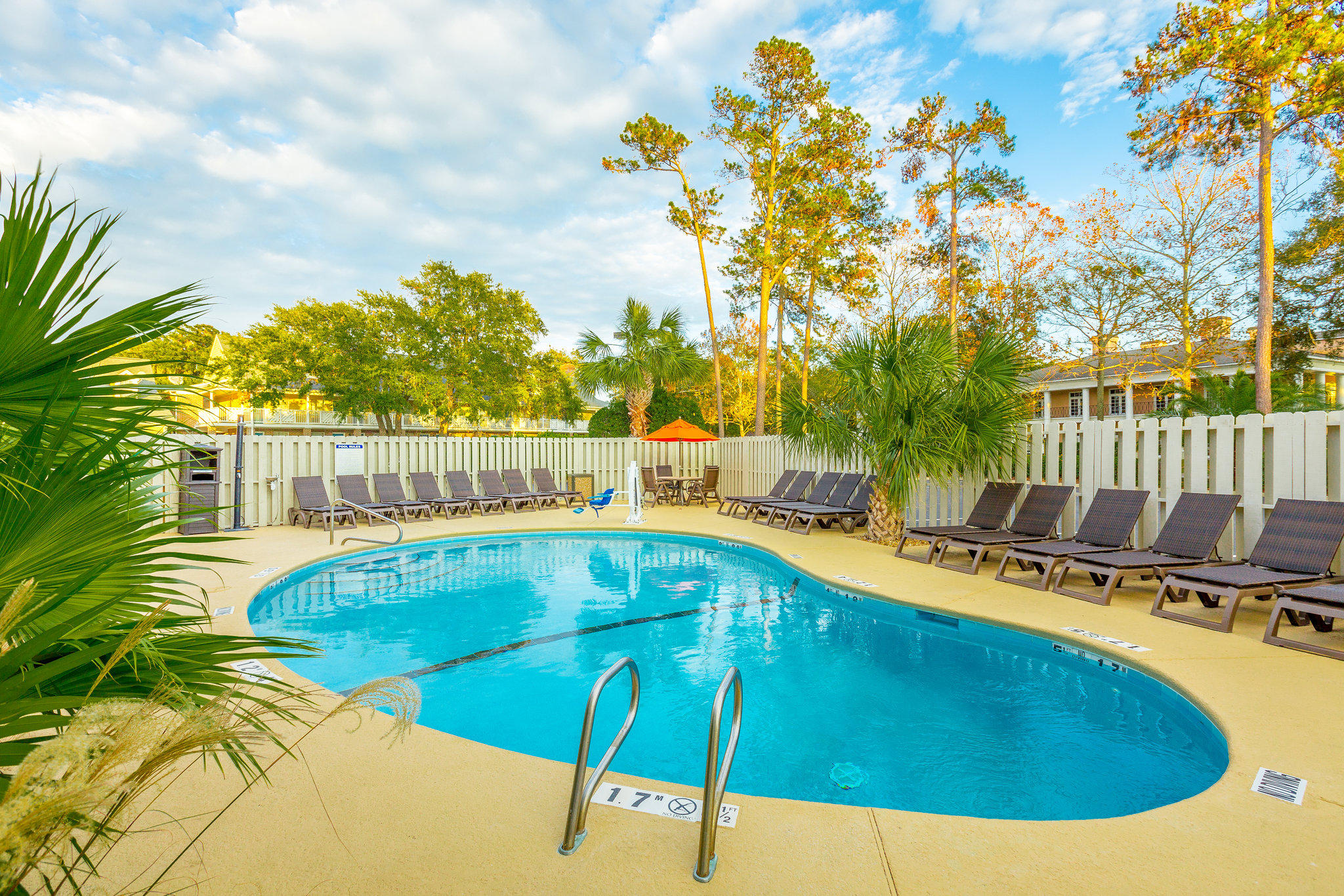 Holiday Inn Express Saint Simons Island Photo