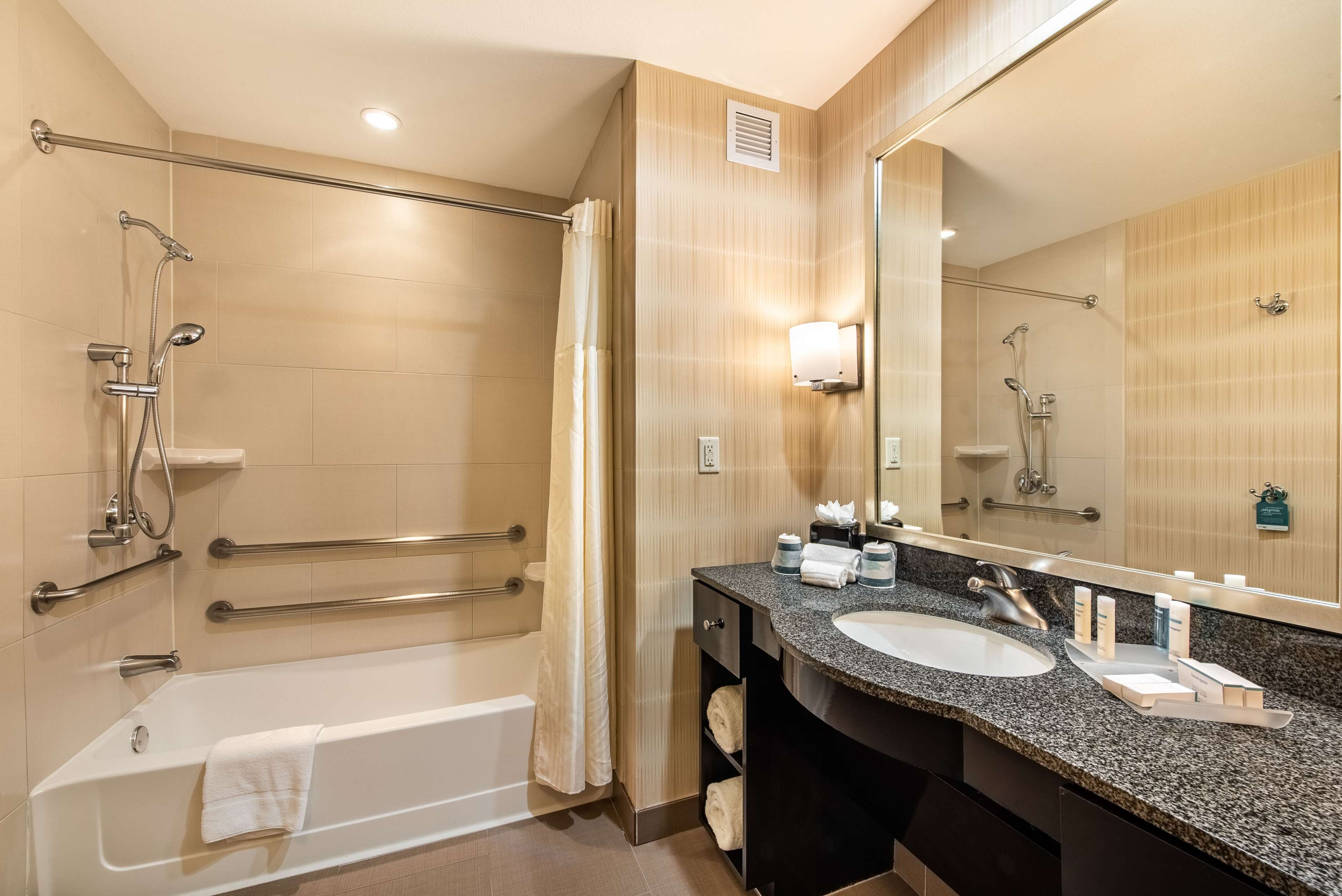 Guest room bath