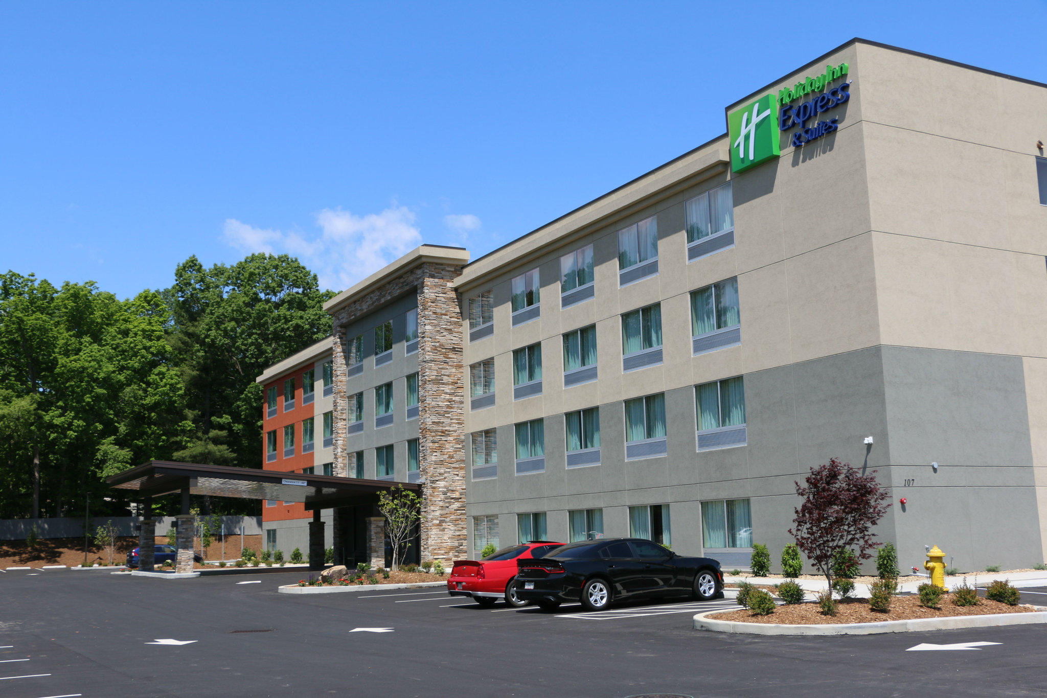 Holiday Inn Express & Suites Hendersonville SE - Flat Rock Photo