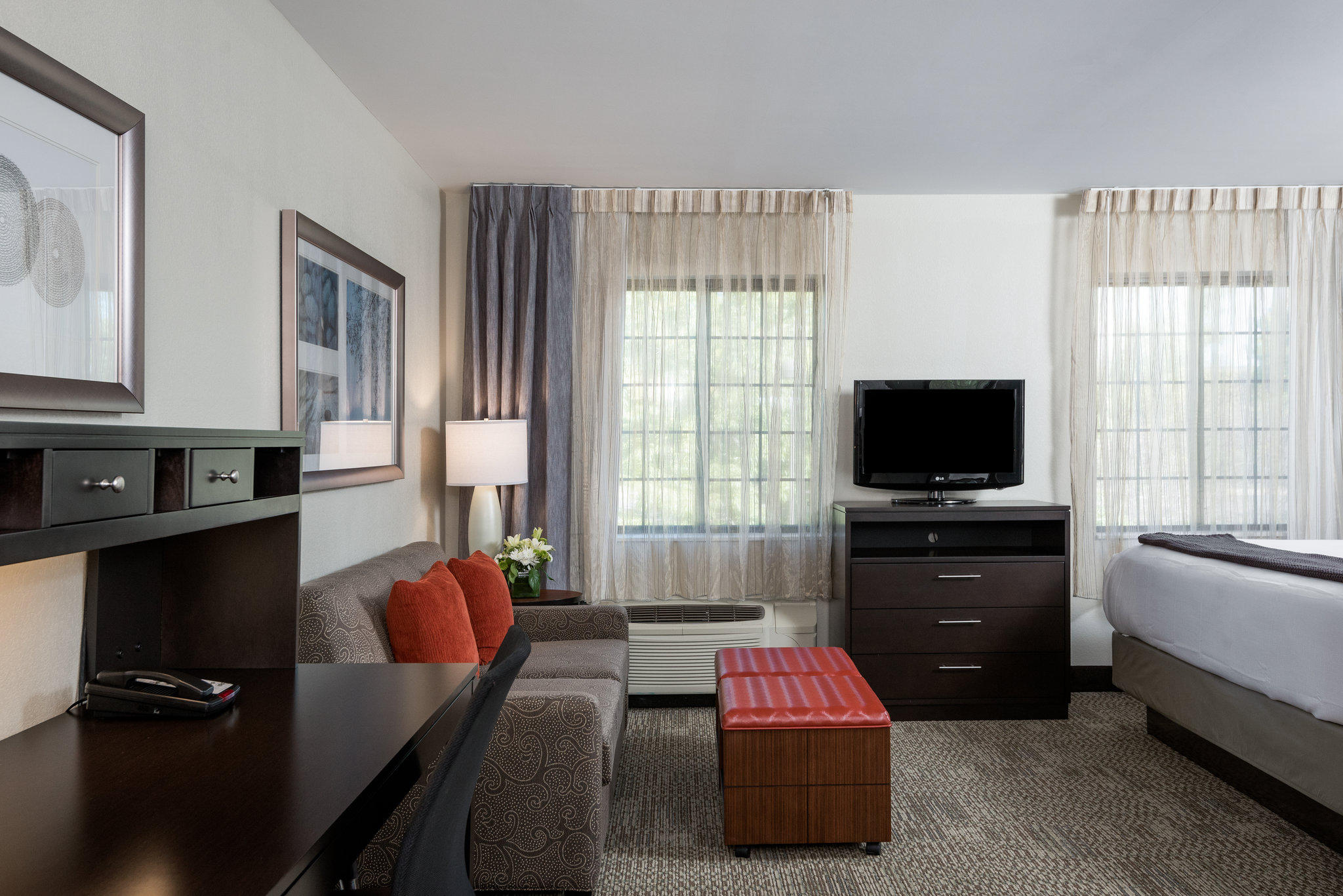 Staybridge Suites Chantilly Dulles Airport Photo