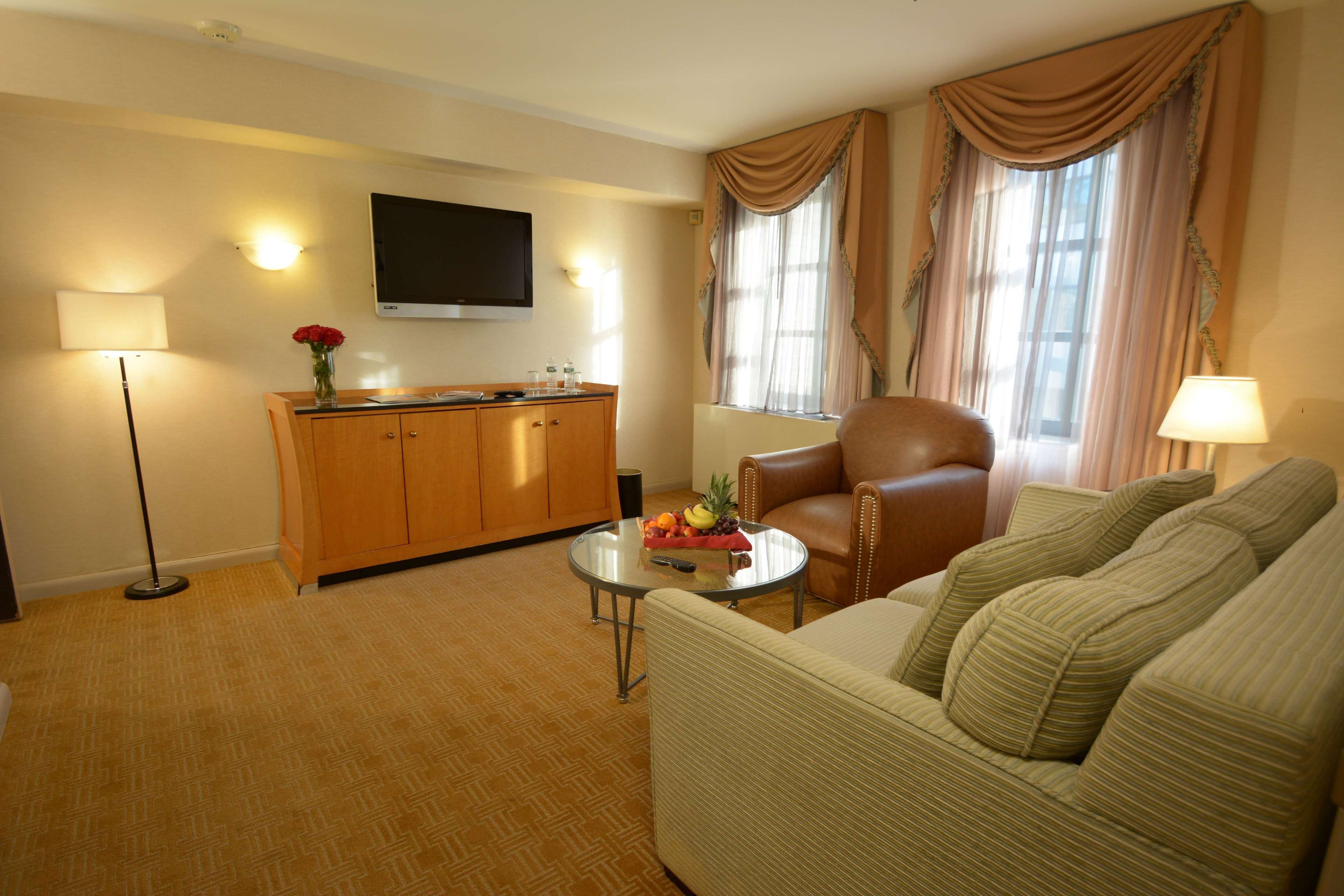 Inn at Great Neck, BW Premier Collection Photo